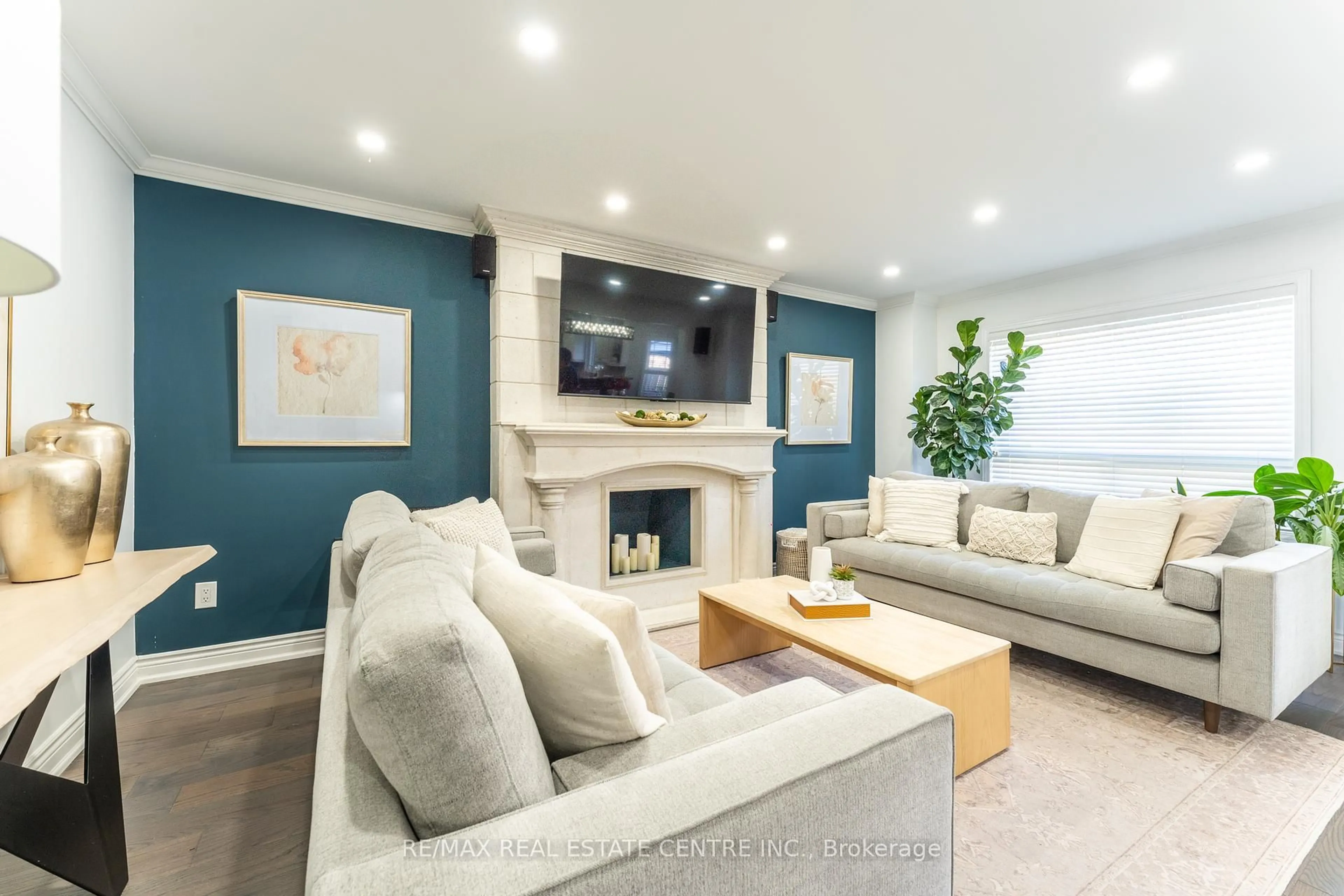 Living room with furniture, unknown for 499 Aberdeen Ave, Vaughan Ontario L4L 5J5