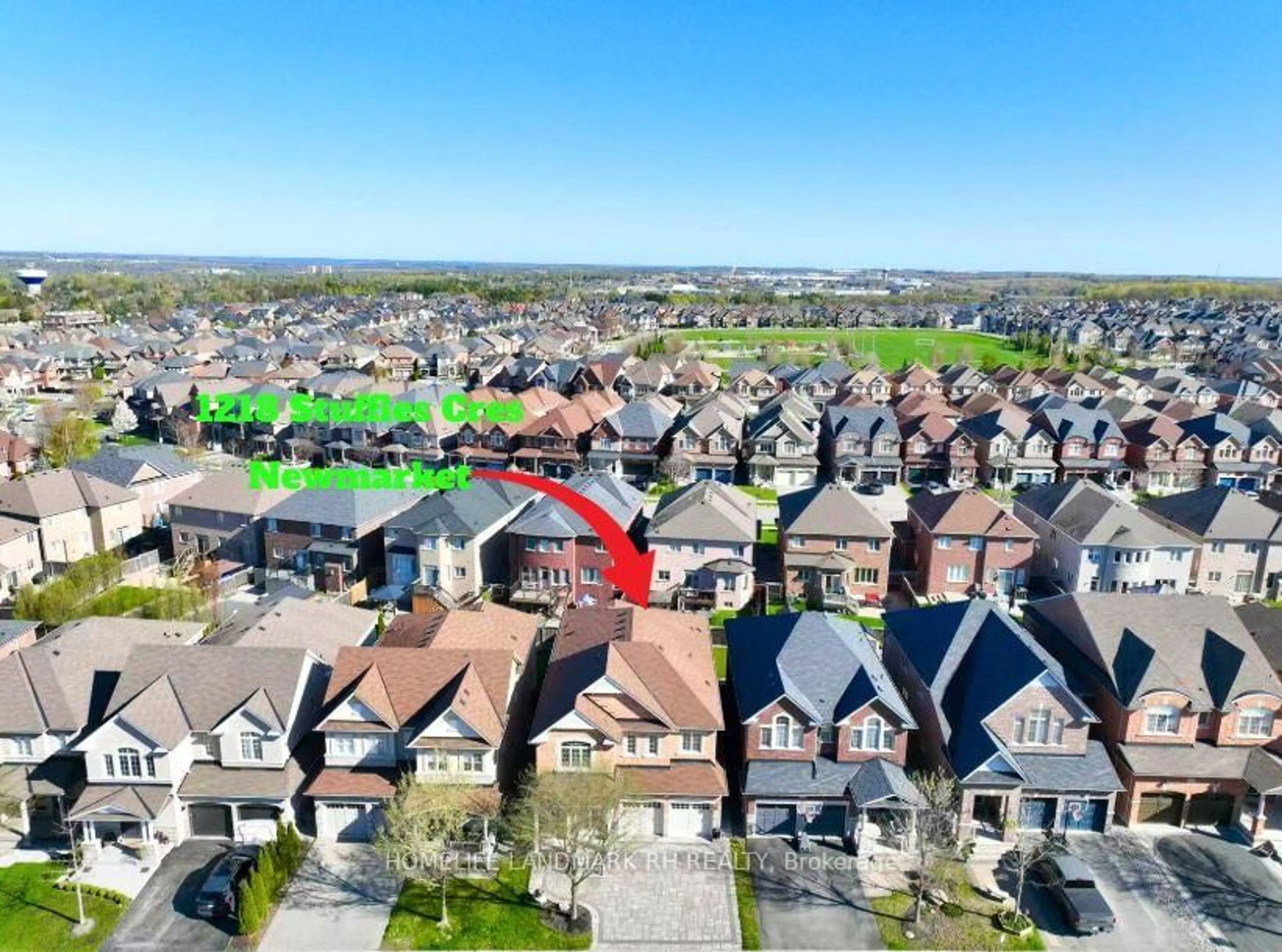 A pic from outside/outdoor area/front of a property/back of a property/a pic from drone, street for 1218 Stuffles Cres, Newmarket Ontario L3X 0E2