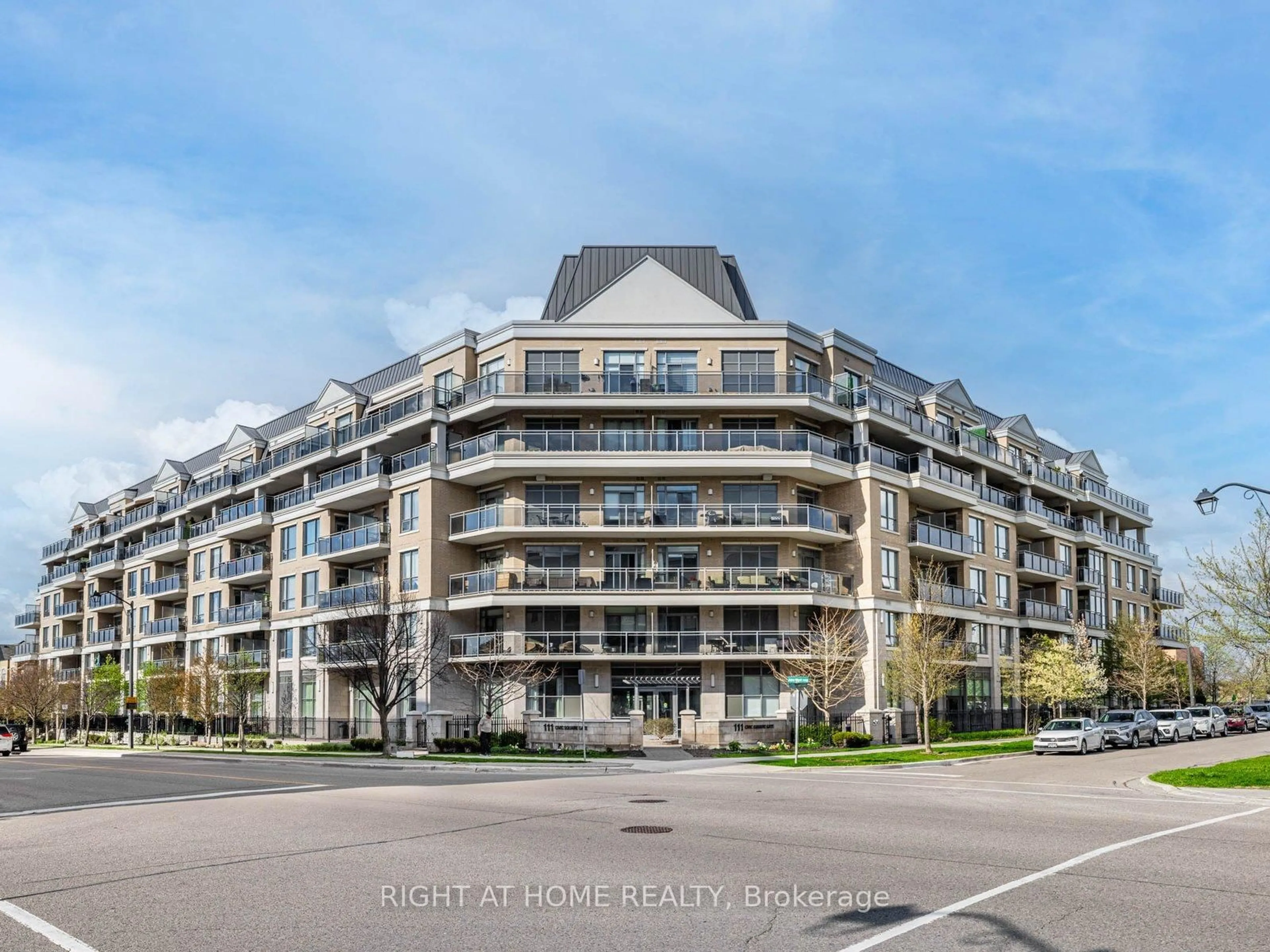 A pic from outside/outdoor area/front of a property/back of a property/a pic from drone, unknown for 111 Civic Square Gate #314, Aurora Ontario L4G 0S6