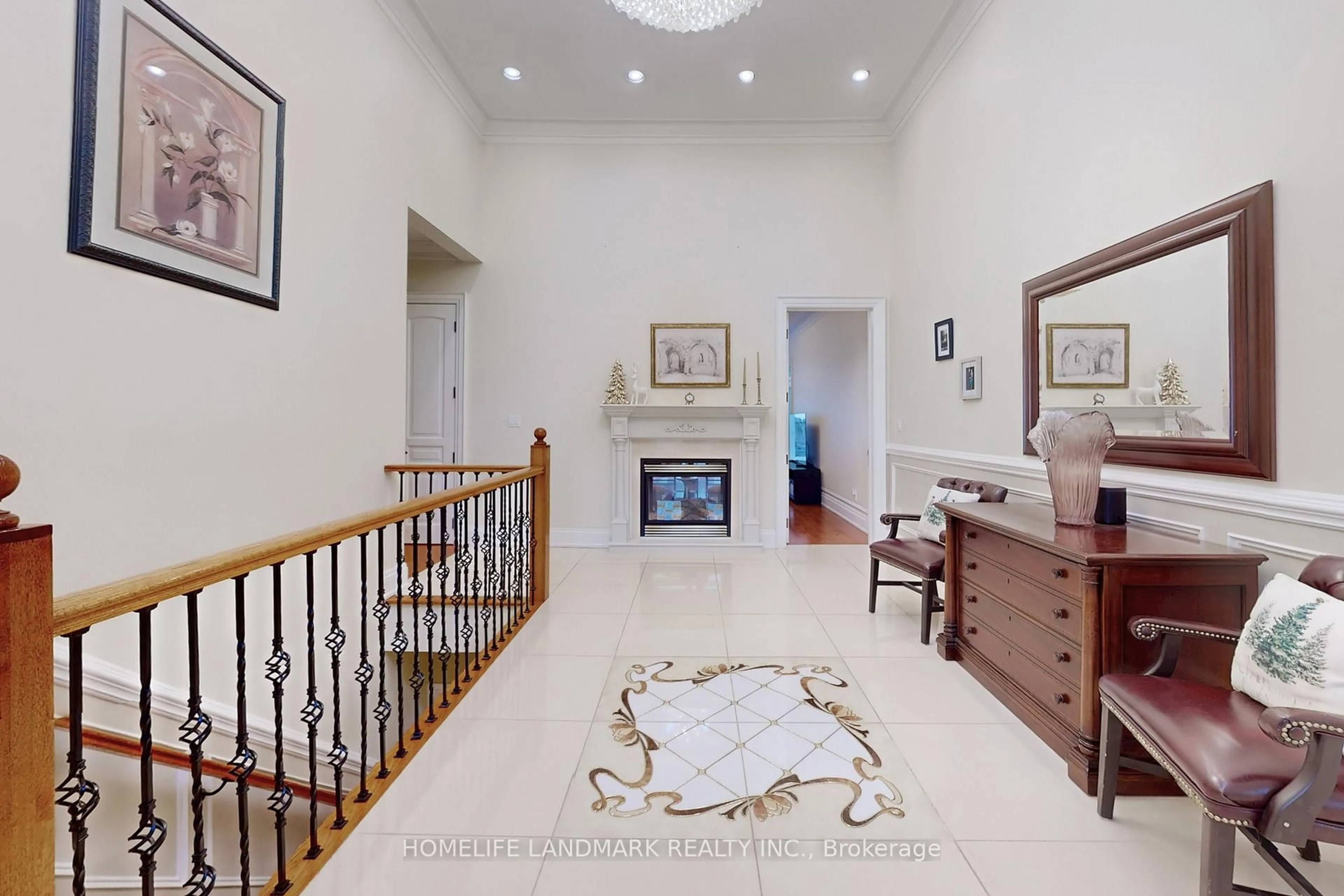 Indoor foyer for 5 Long Hill Dr, Richmond Hill Ontario L4E 3M5