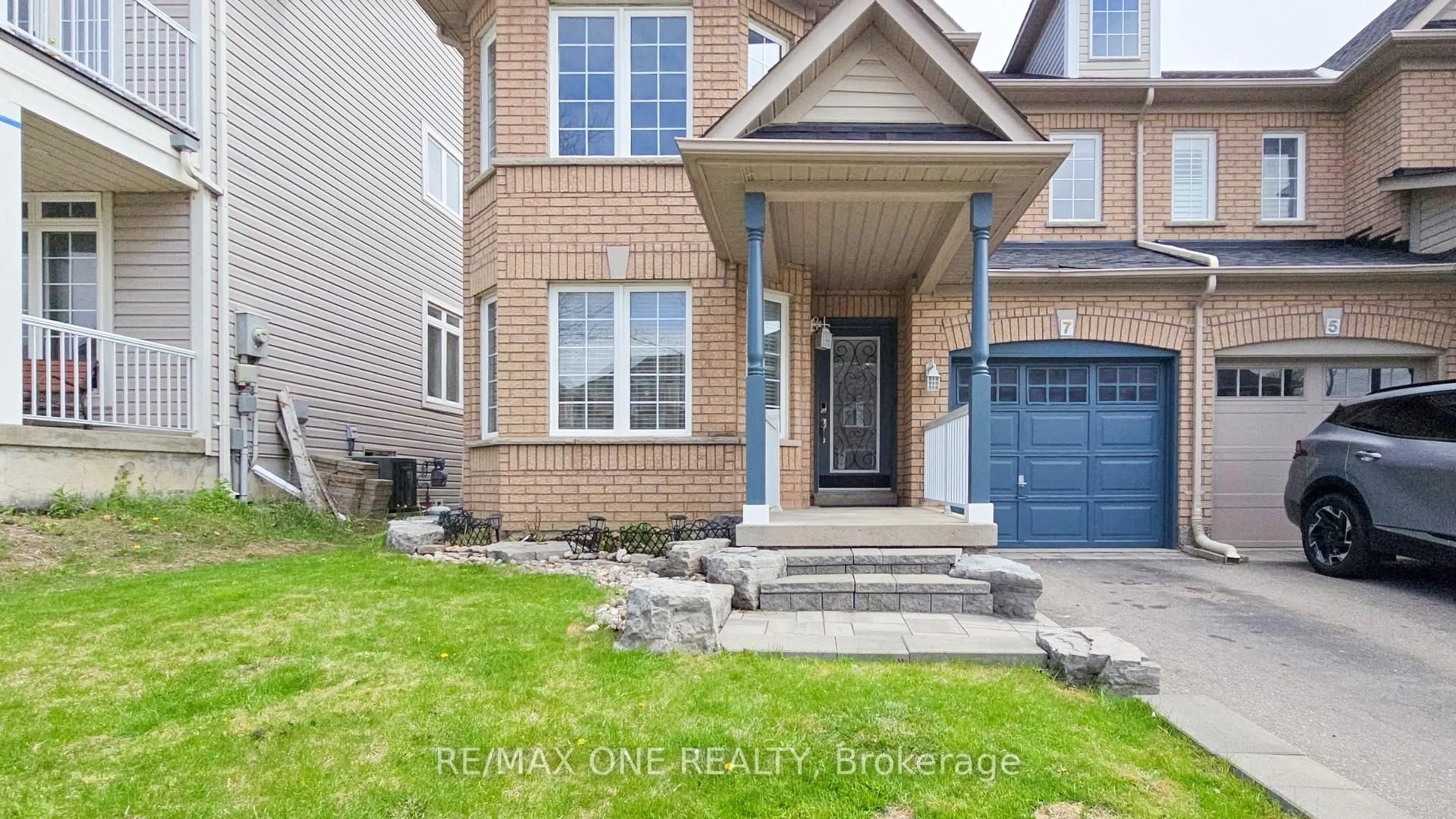 Home with brick exterior material, street for 7 Laurendale Ave, Georgina Ontario L4P 4A8