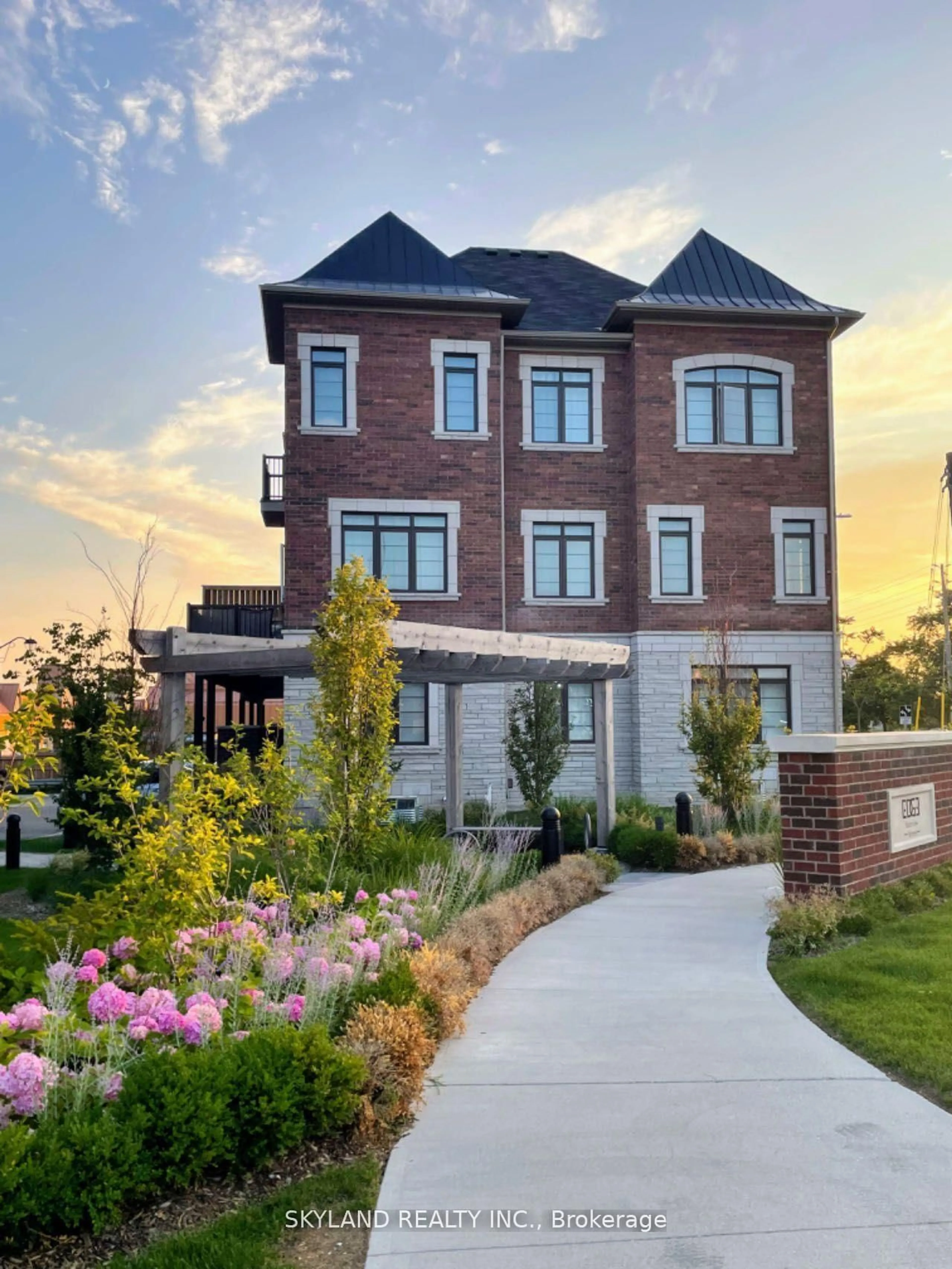 Home with brick exterior material, unknown for 14 John Greene Lane, Richmond Hill Ontario L4S 2V7