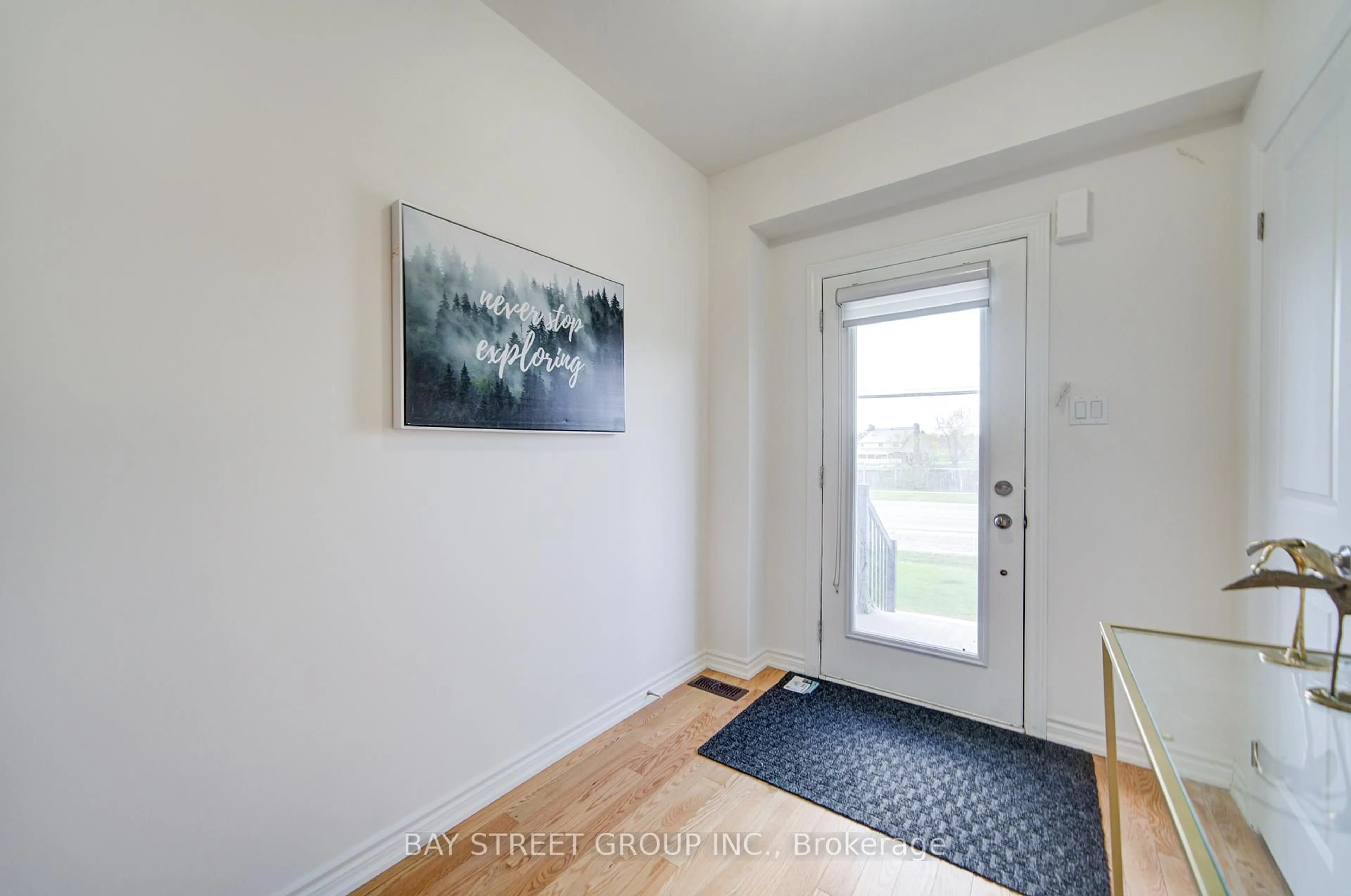 Indoor entryway for 6859 Main St, Whitchurch-Stouffville Ontario L4A 4X2