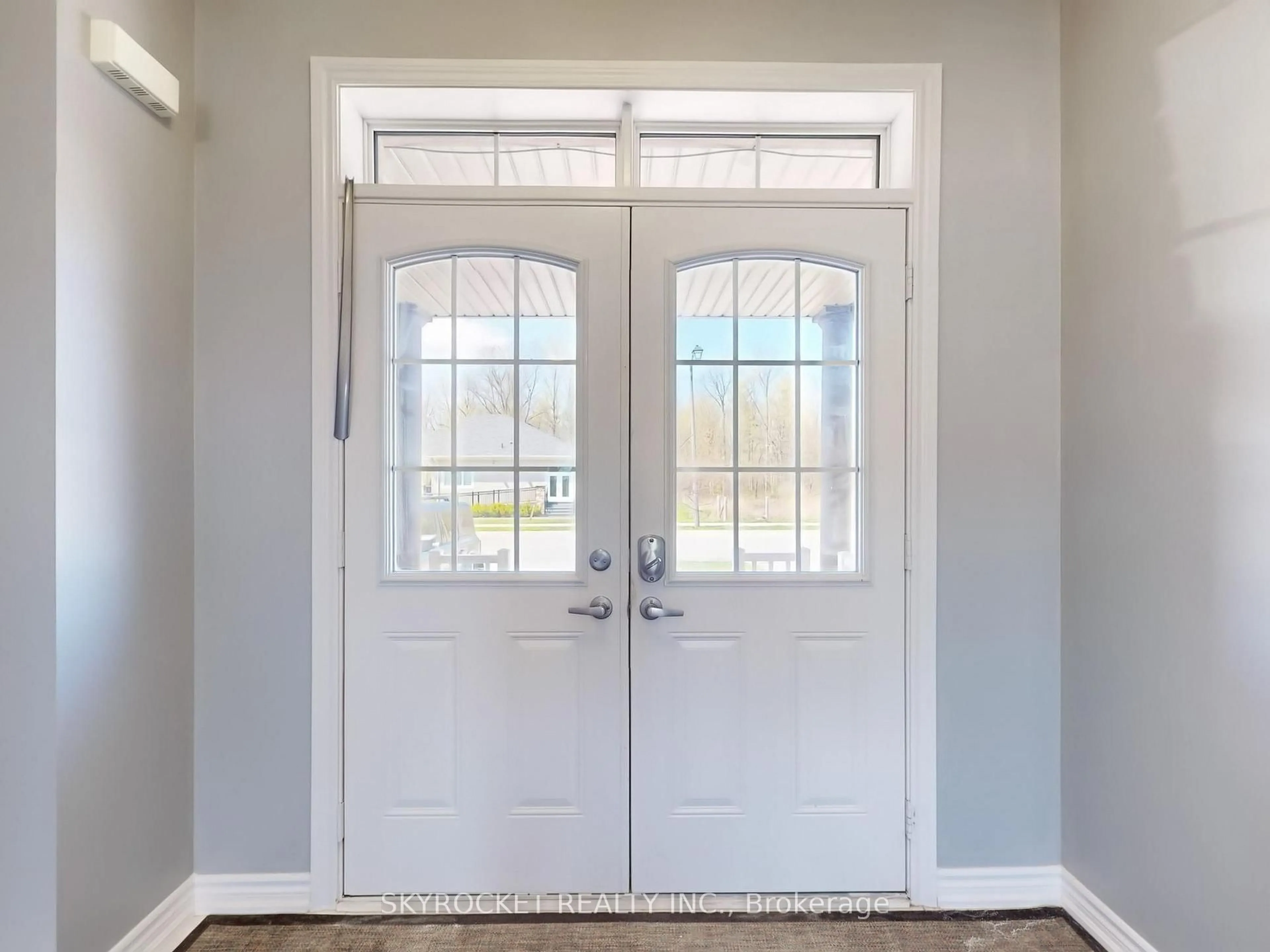 Indoor entryway for 15 Chessington Ave, East Gwillimbury Ontario L0G 1R0