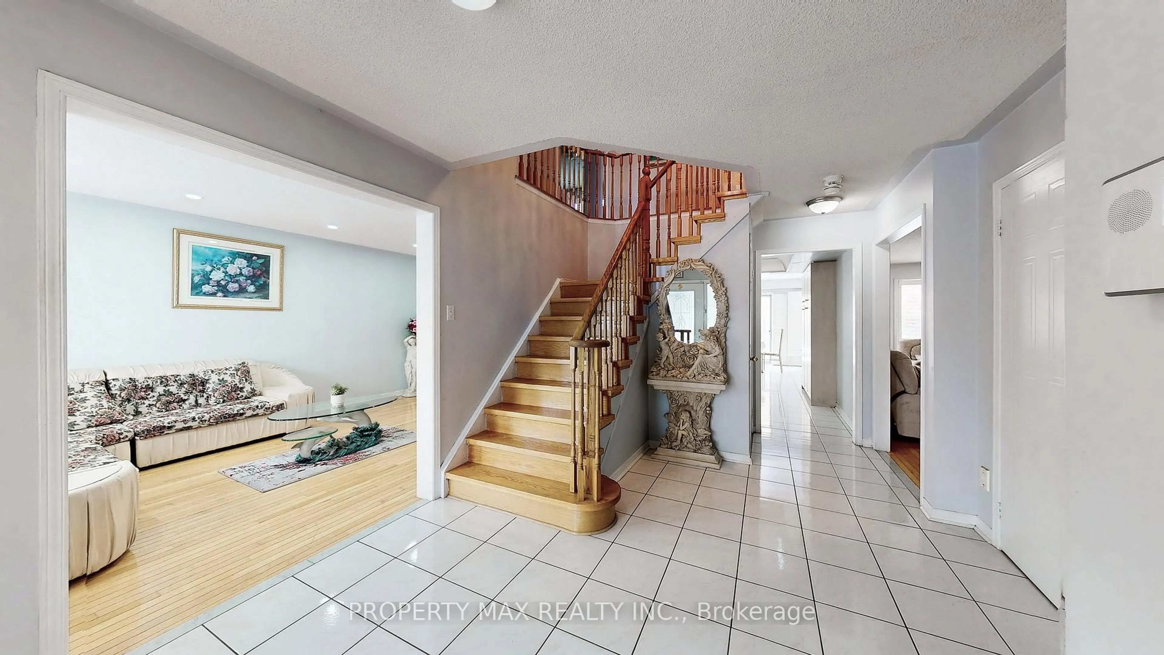 Indoor foyer for 96 Gillingham Ave, Markham Ontario L3S 3R6