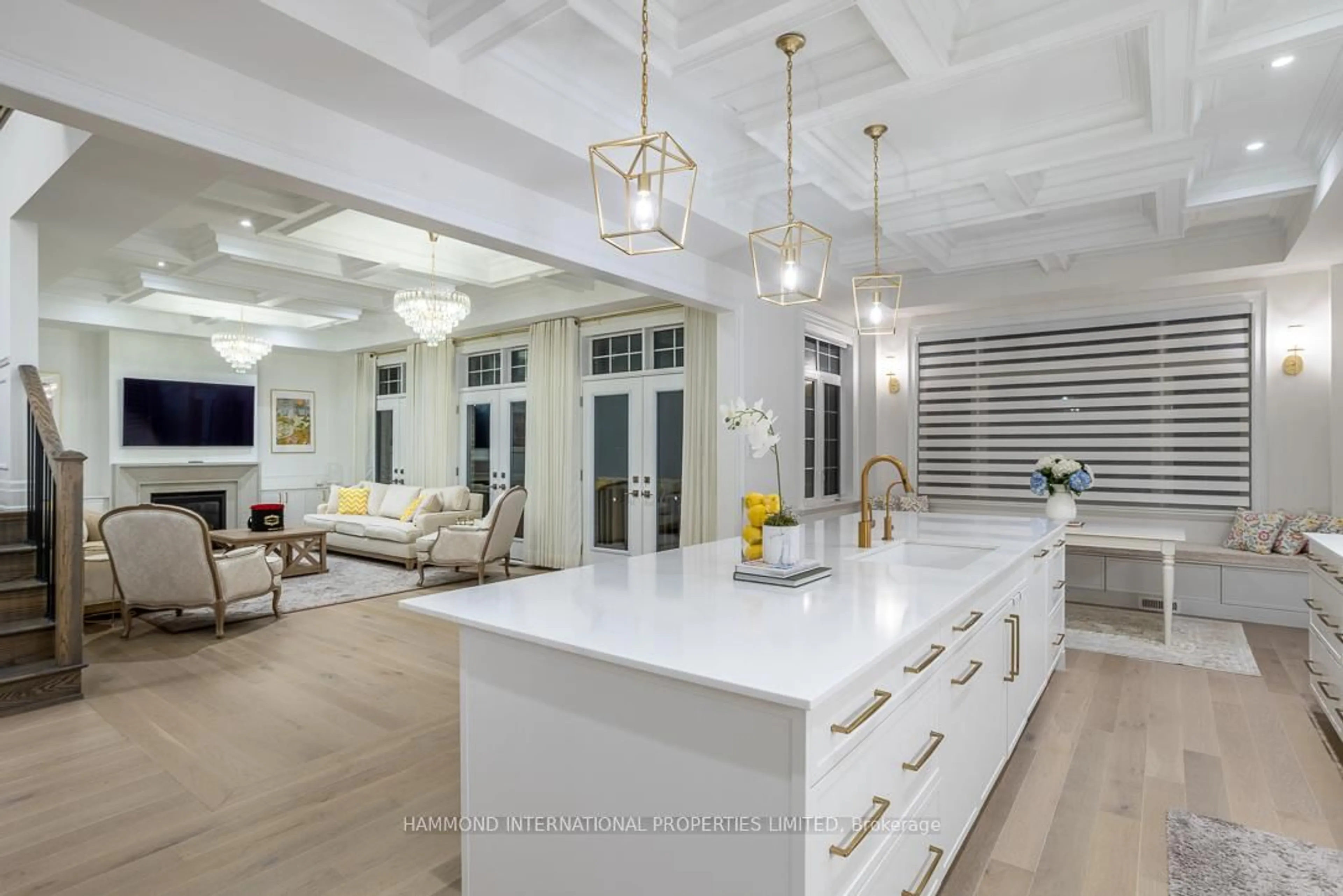 Open concept kitchen, ceramic/tile floor for 41 Deerhaven Cres, Vaughan Ontario L4L 1A6