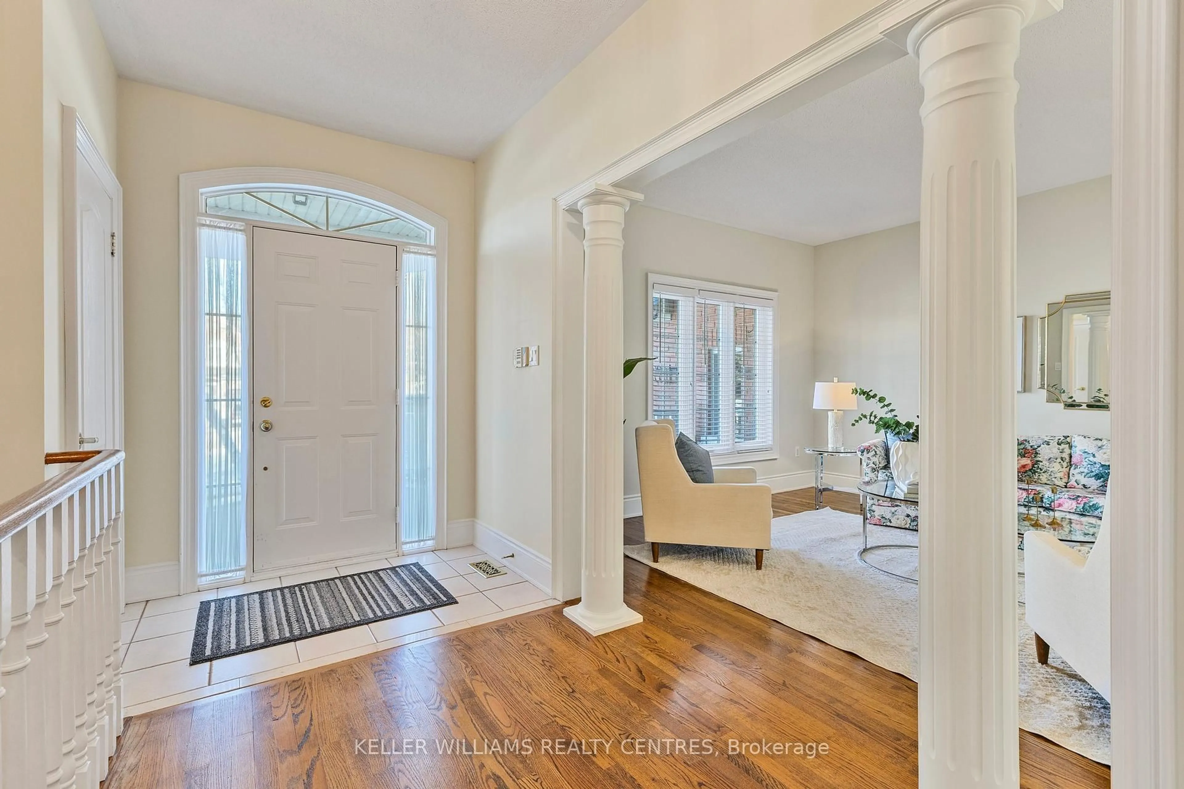 Indoor entryway for 795 Foxcroft Blvd, Newmarket Ontario L3X 1M8