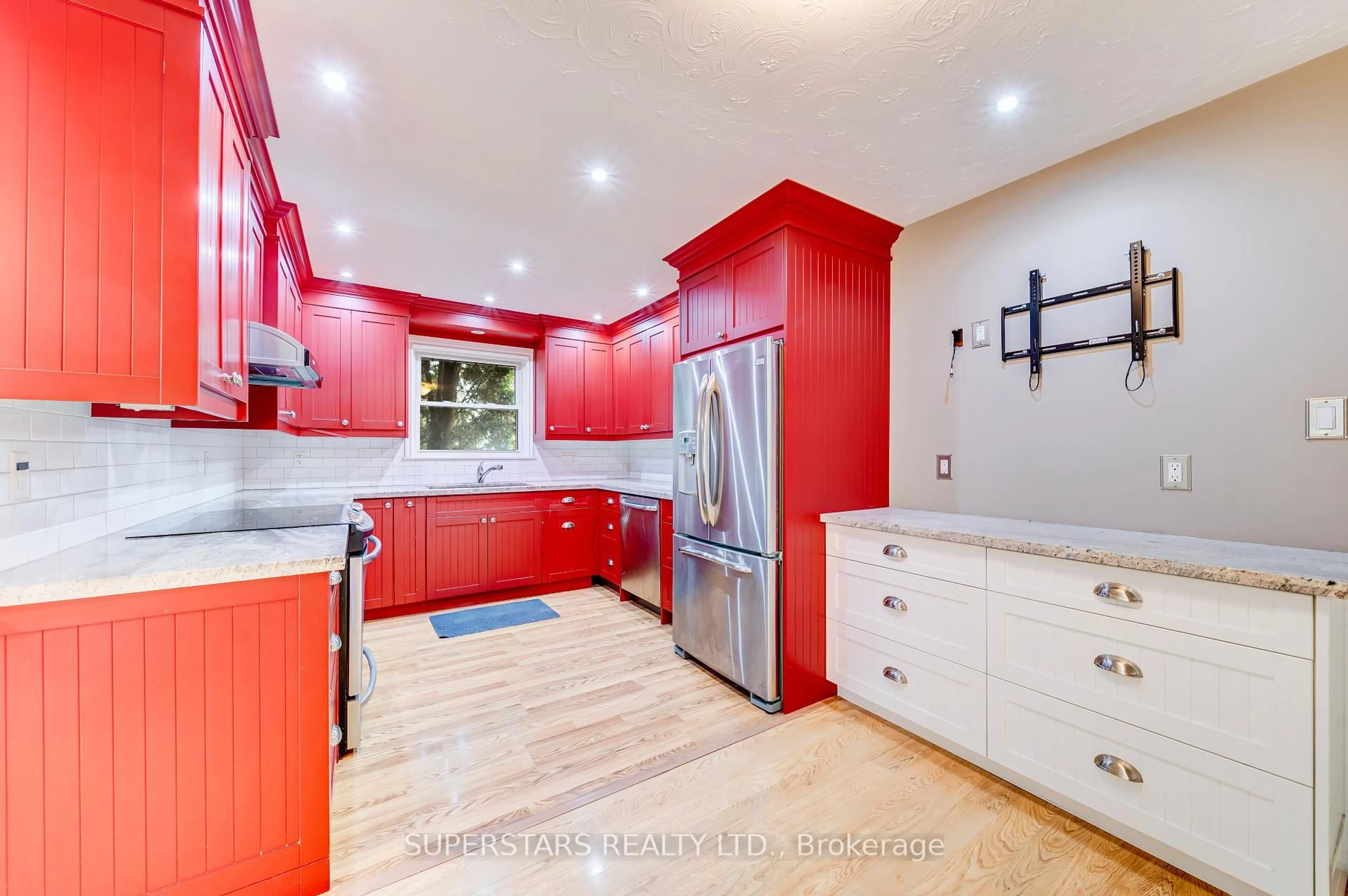 Unknown for 977 Srigley St, Newmarket Ontario L3Y 1Y4