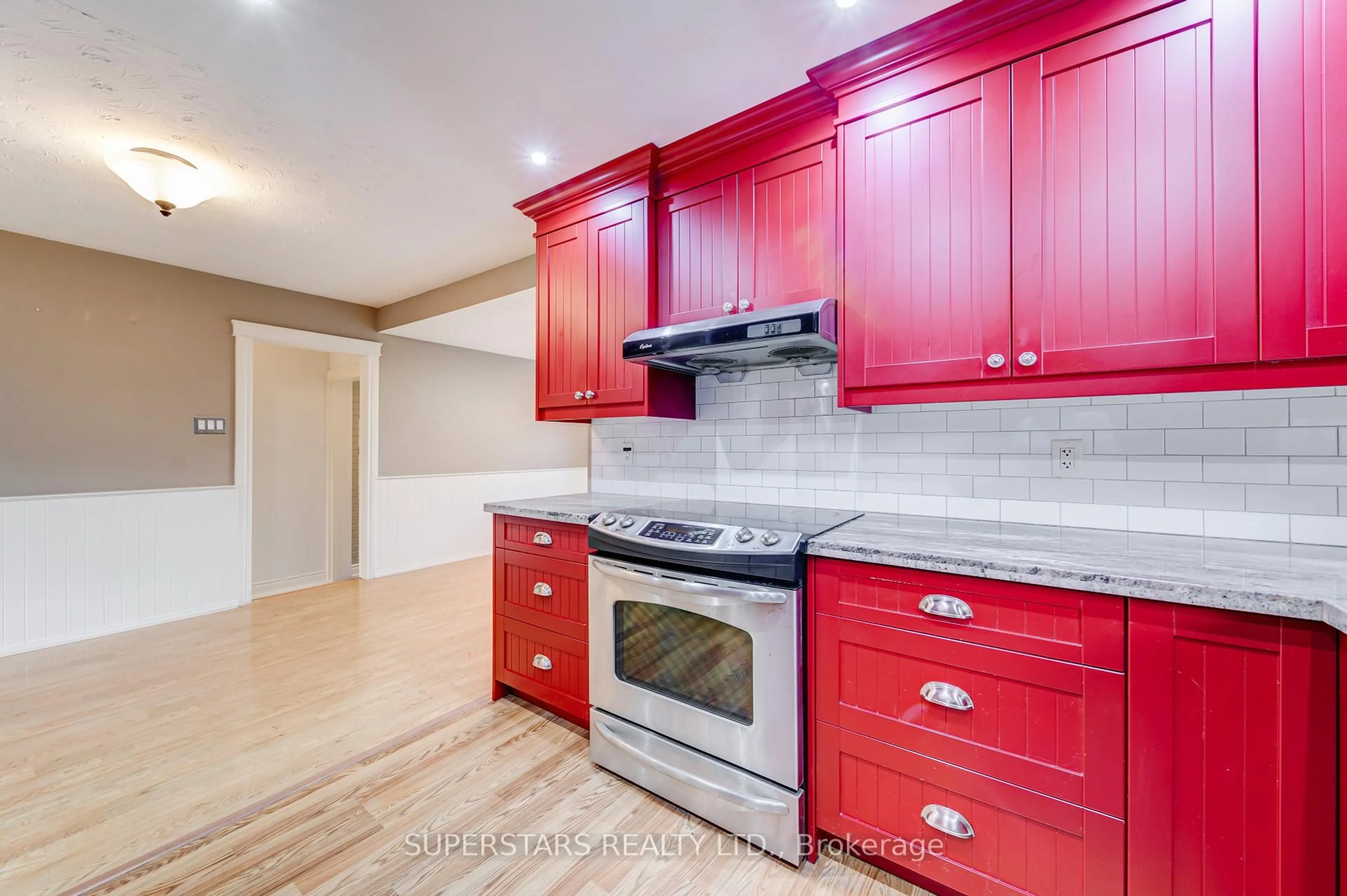 Open concept kitchen, unknown for 977 Srigley St, Newmarket Ontario L3Y 1Y4