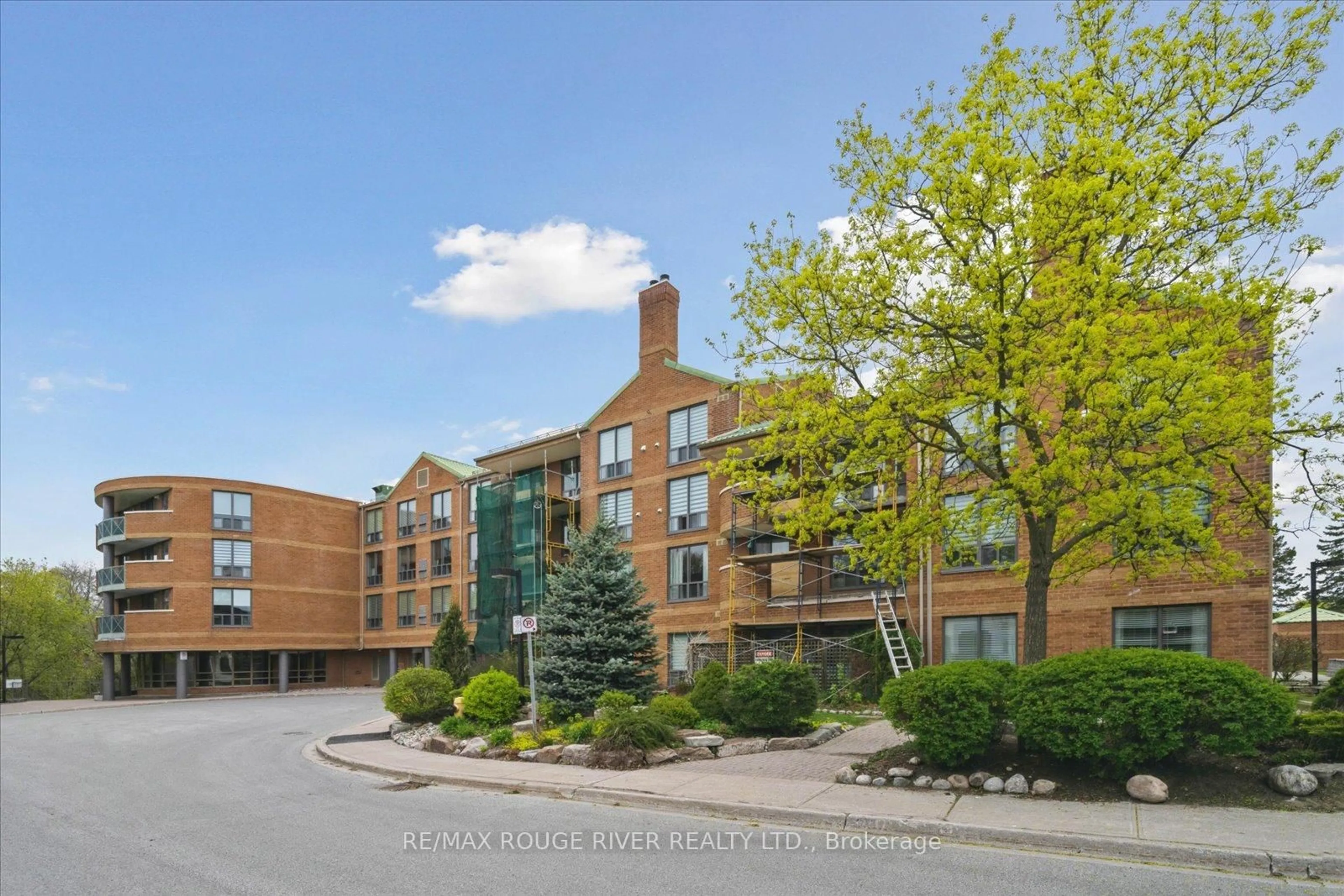 Patio, building for 30 Wilson St #210, Markham Ontario L3P 1N1