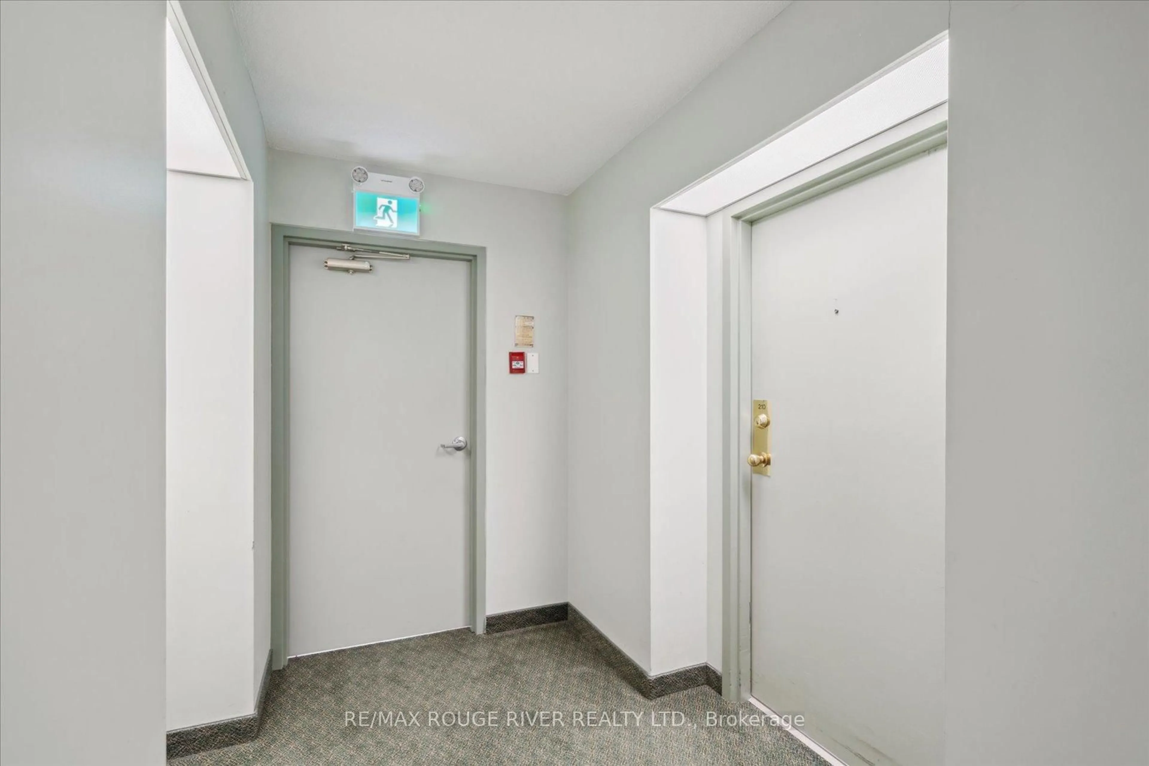Indoor foyer for 30 Wilson St #210, Markham Ontario L3P 1N1
