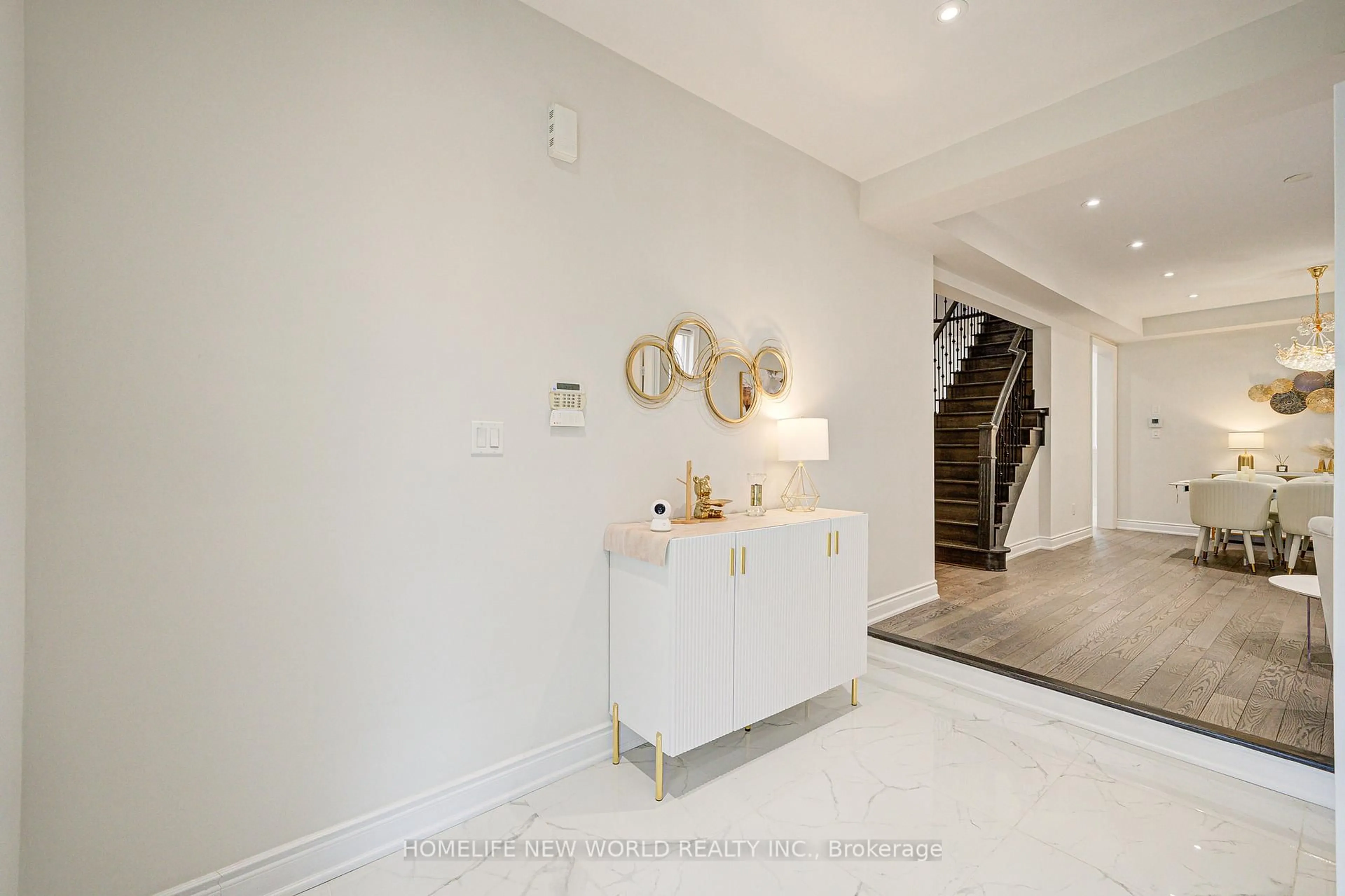 Indoor foyer for 86 Valley Vista Dr, Vaughan Ontario L6A 0Z3