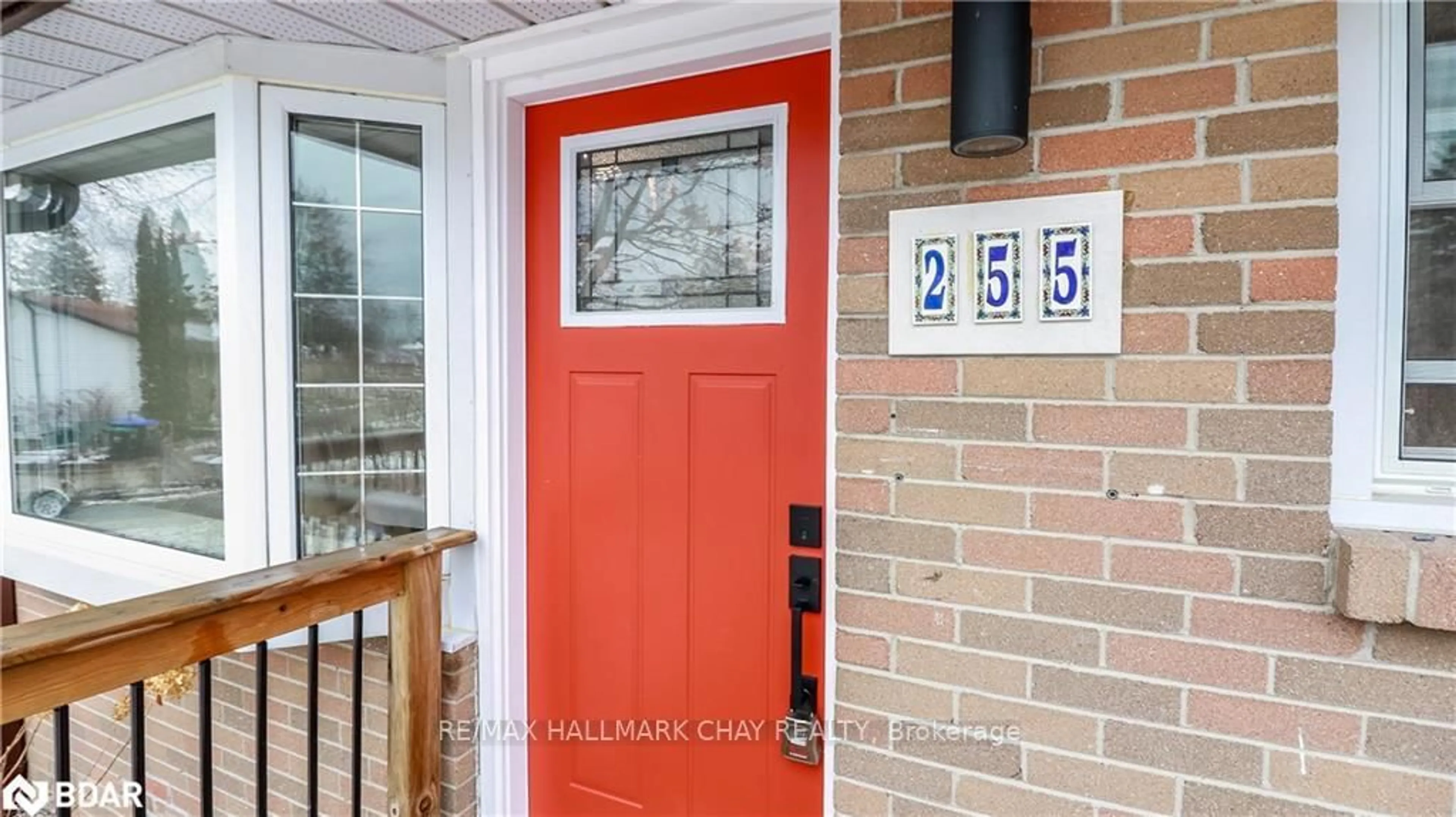 Indoor entryway for 255 Calford St, Essa Ontario L0M 1B0