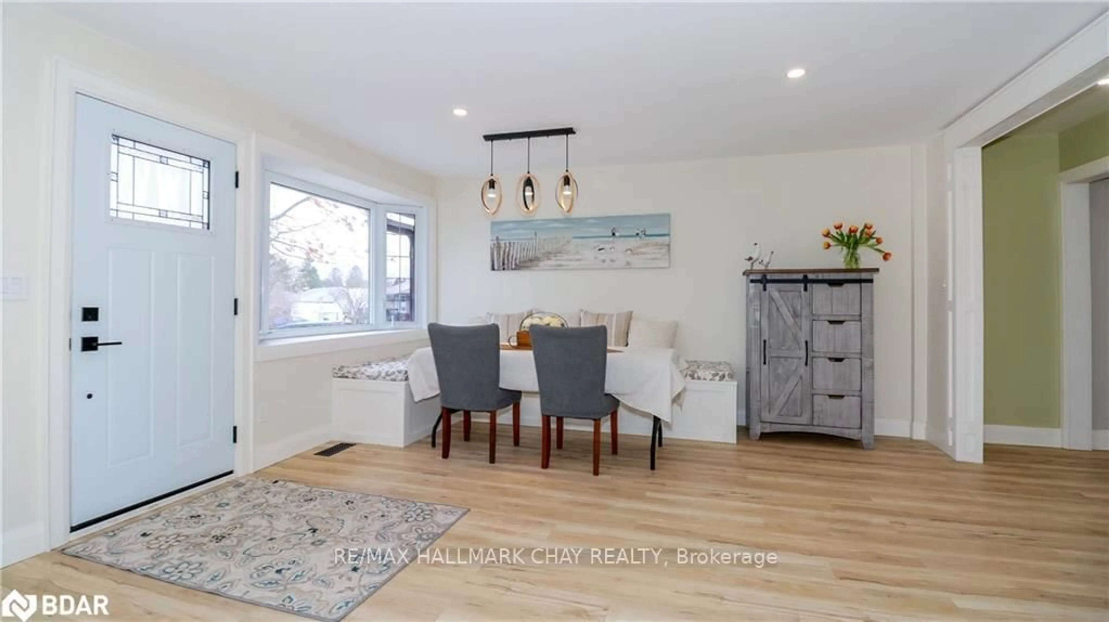 Dining room, wood/laminate floor for 255 Calford St, Essa Ontario L0M 1B0