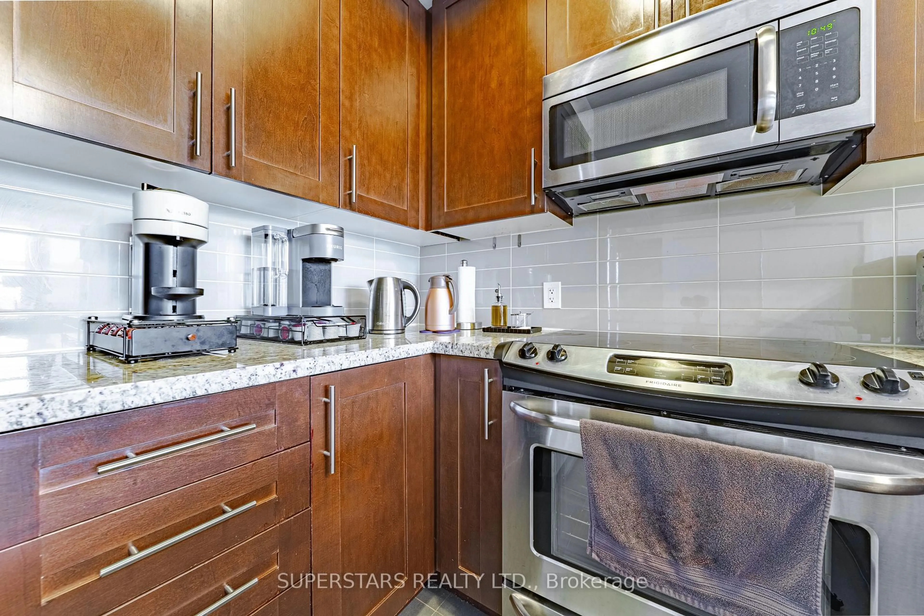 Standard kitchen, unknown for 540 Bur Oak Ave #223, Markham Ontario L6C 0Y2