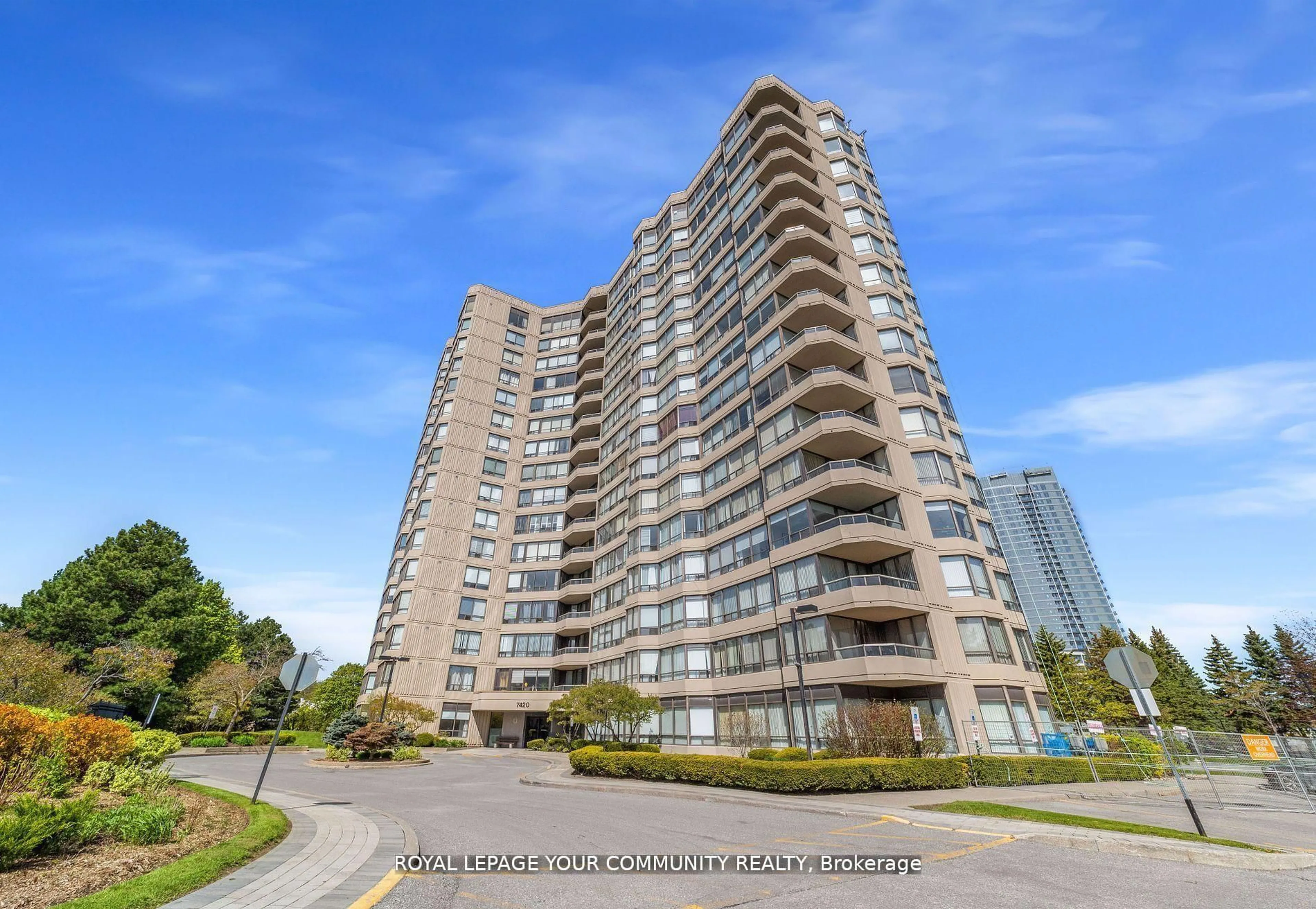A pic from outside/outdoor area/front of a property/back of a property/a pic from drone, building for 7420 Bathurst St #503, Vaughan Ontario L4J 6X4