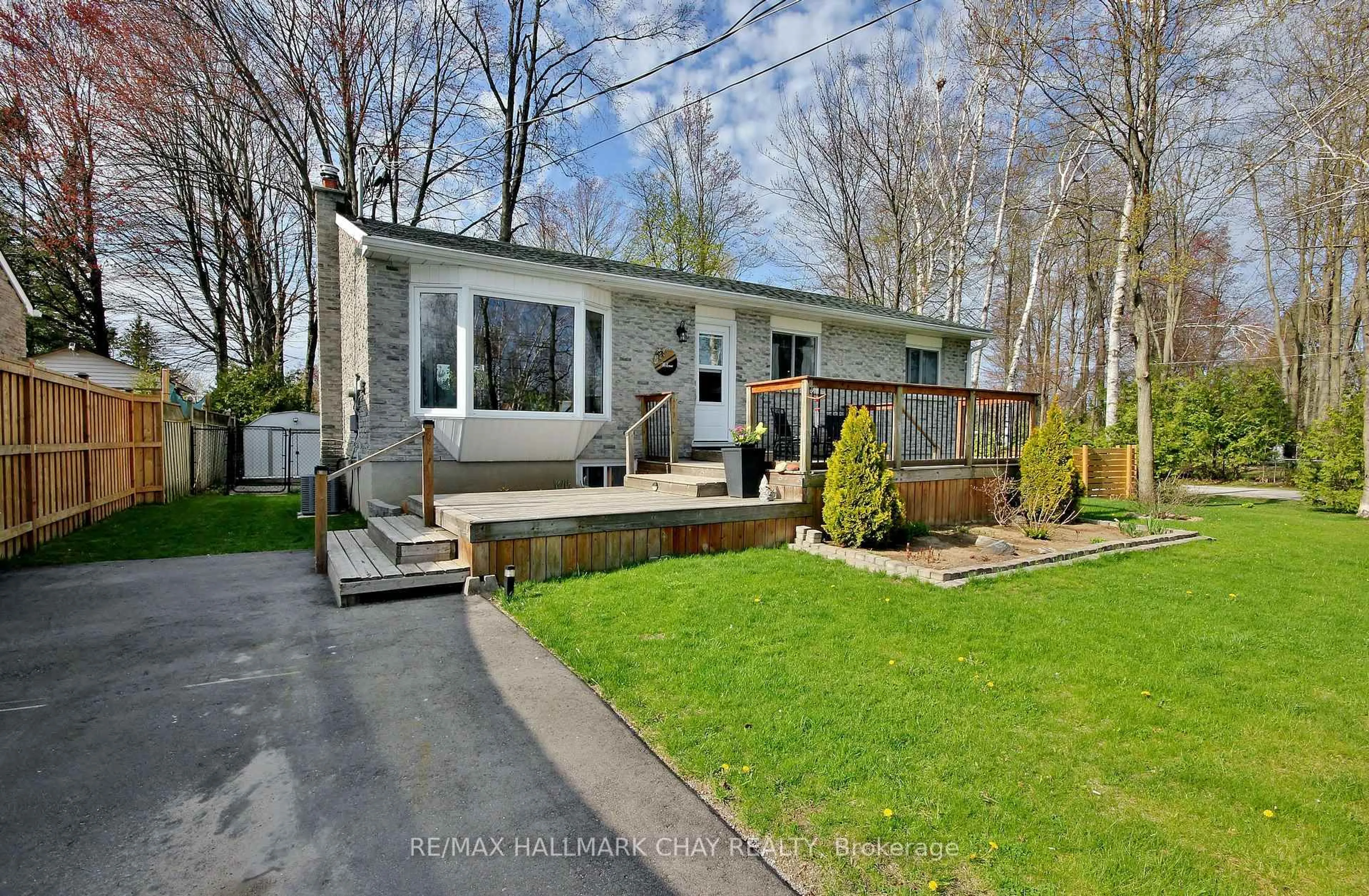 Unknown for 700 James St, Innisfil Ontario L9S 2G7