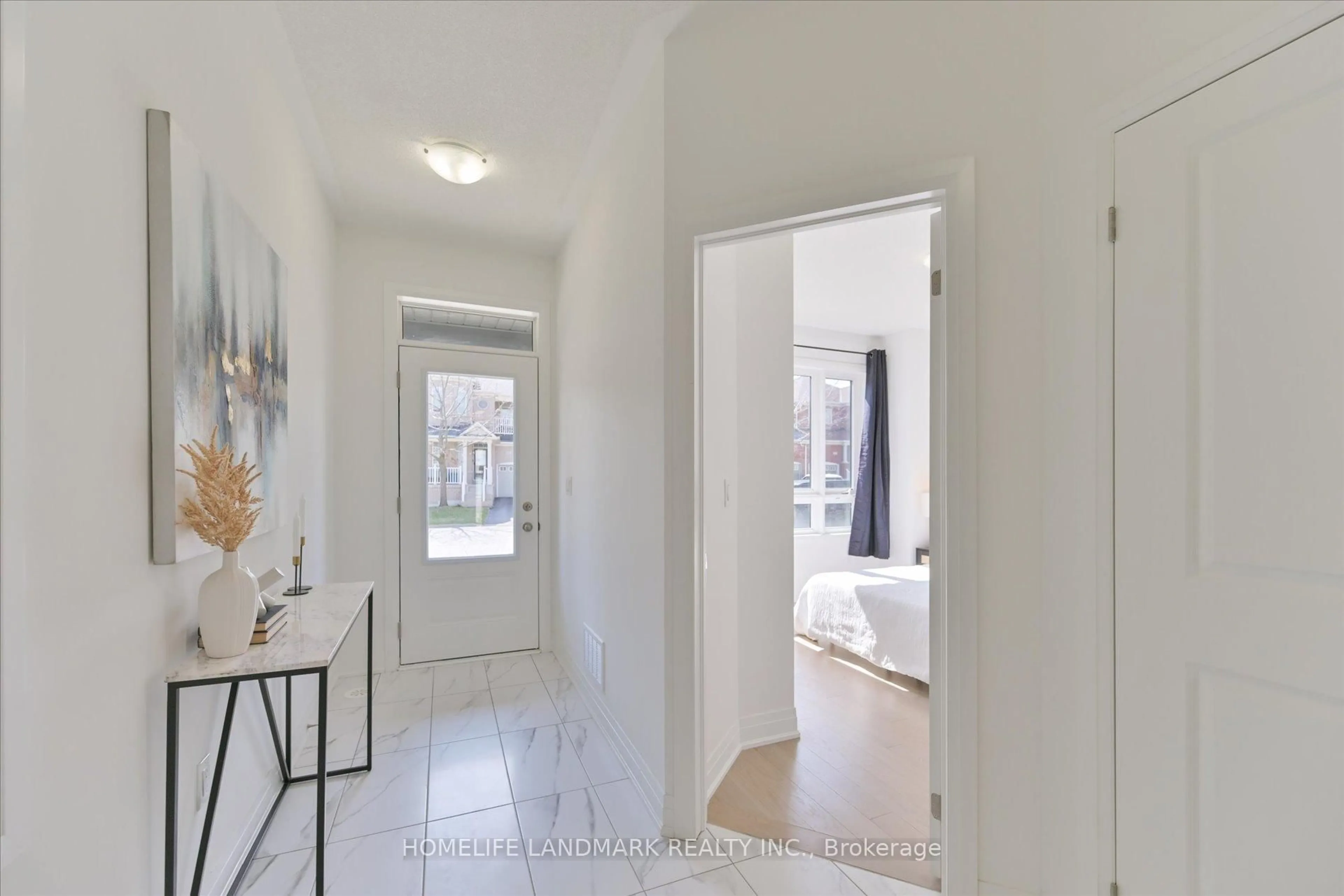Indoor entryway for 34 Carole Bell Way, Markham Ontario L6E 0W2