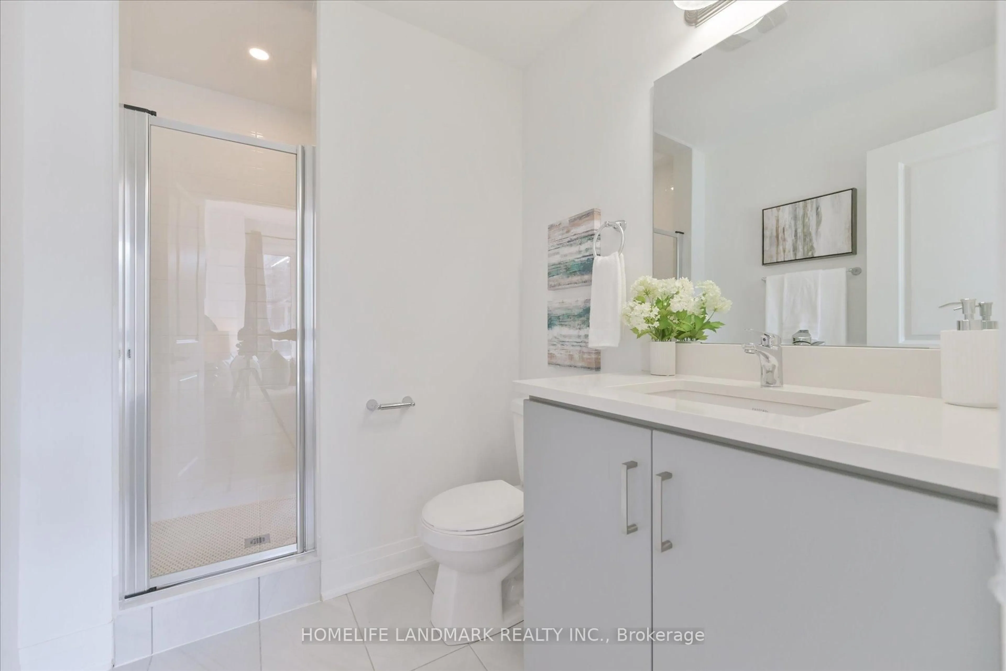 Standard bathroom, ceramic/tile floor for 34 Carole Bell Way, Markham Ontario L6E 0W2