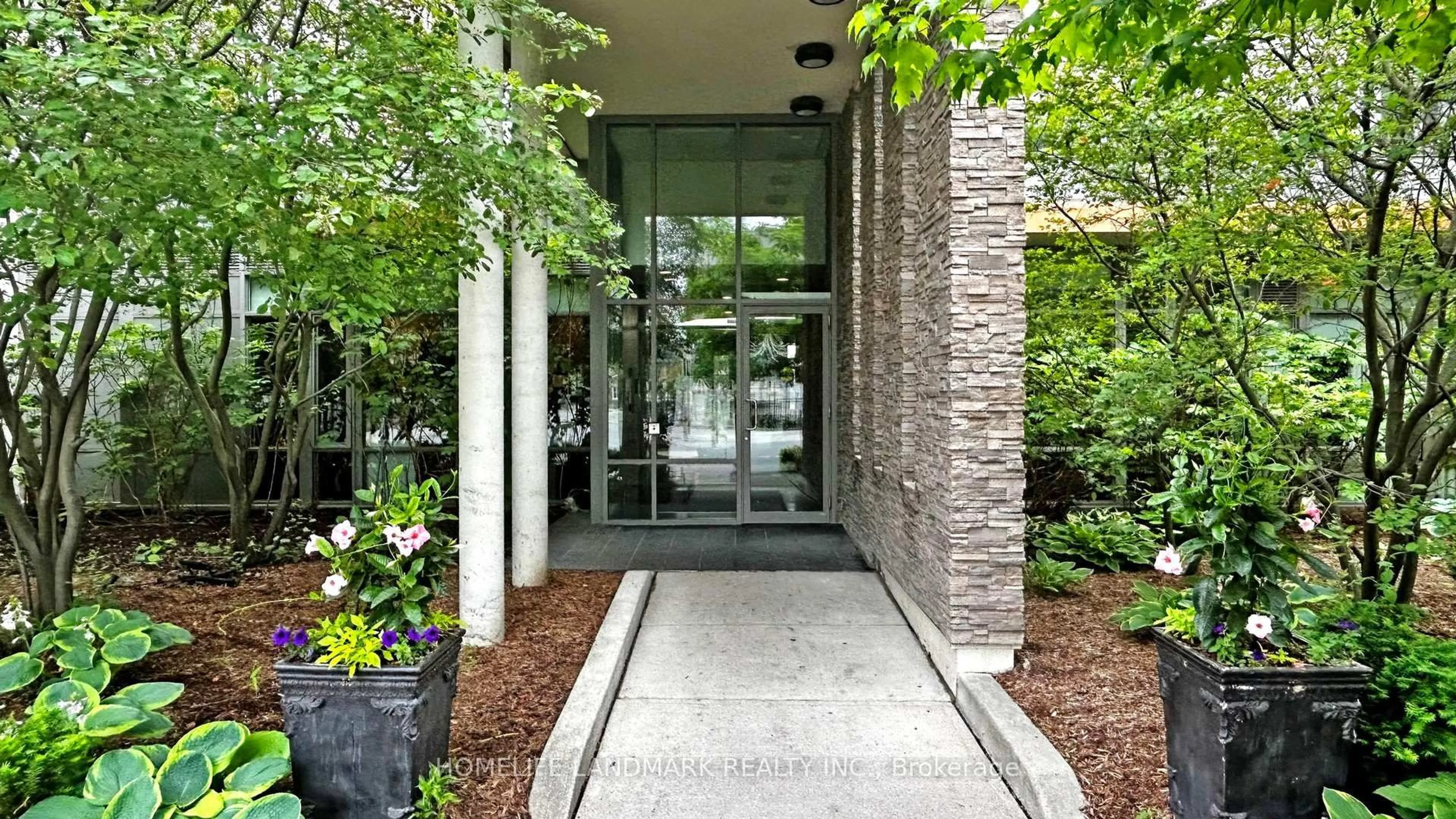 Indoor foyer for 39 Upper Duke Cres #516, Markham Ontario L6G 0B8