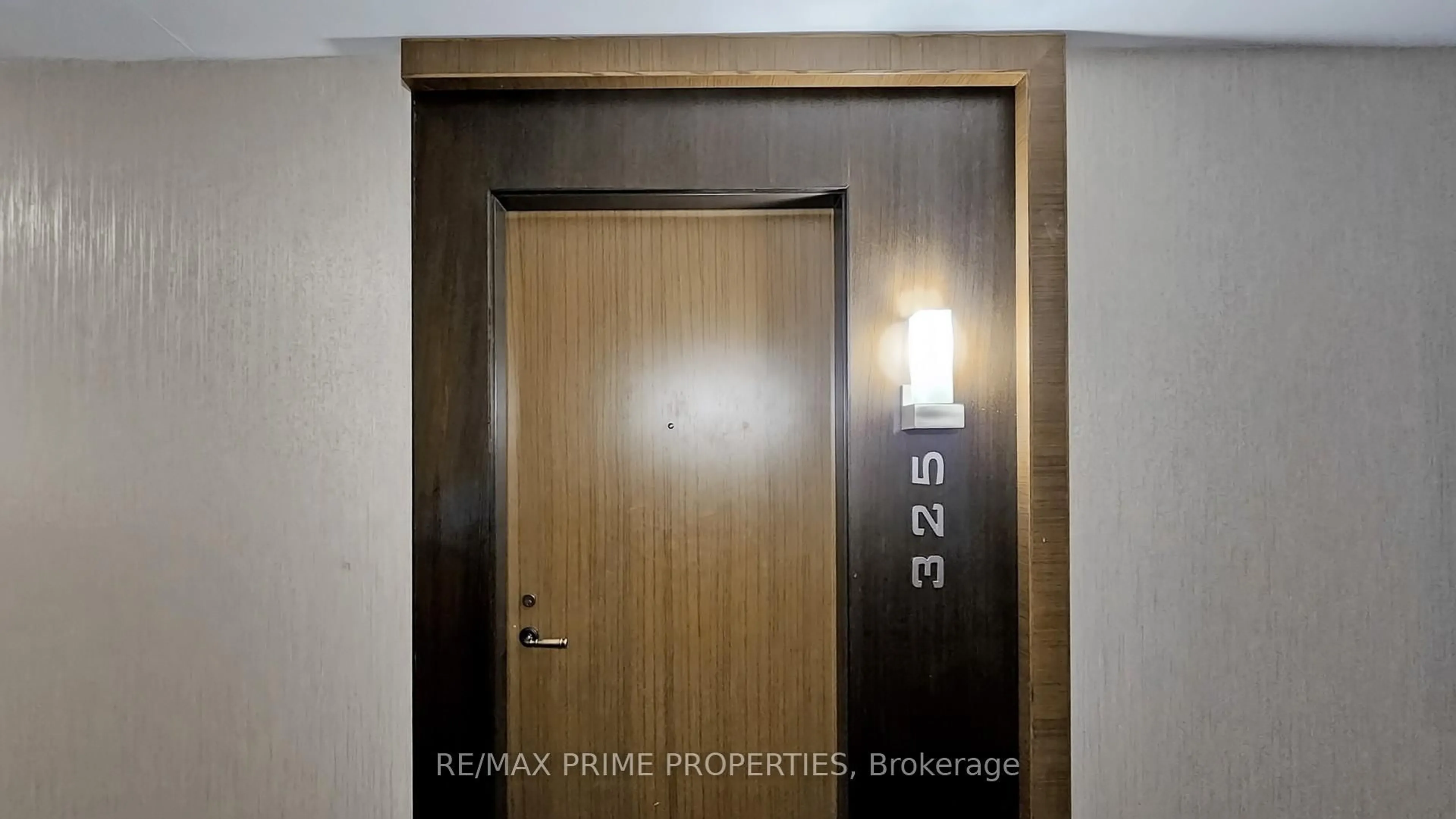 Indoor entryway for 8228 Birchmount Rd #325, Markham Ontario L3R 1A6