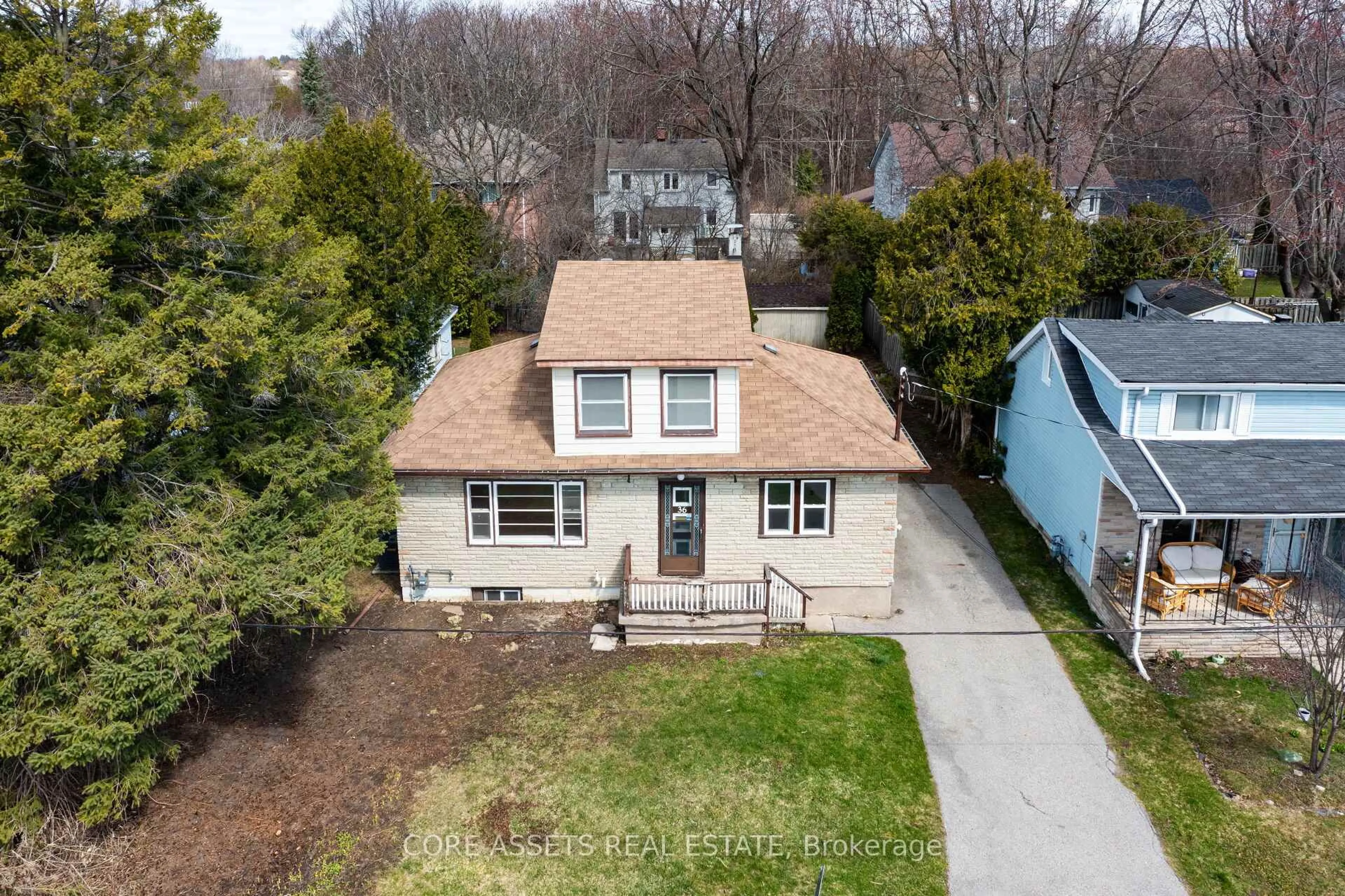 A pic from outside/outdoor area/front of a property/back of a property/a pic from drone, street for 36 Sylvan Cres, Richmond Hill Ontario L4E 3A1