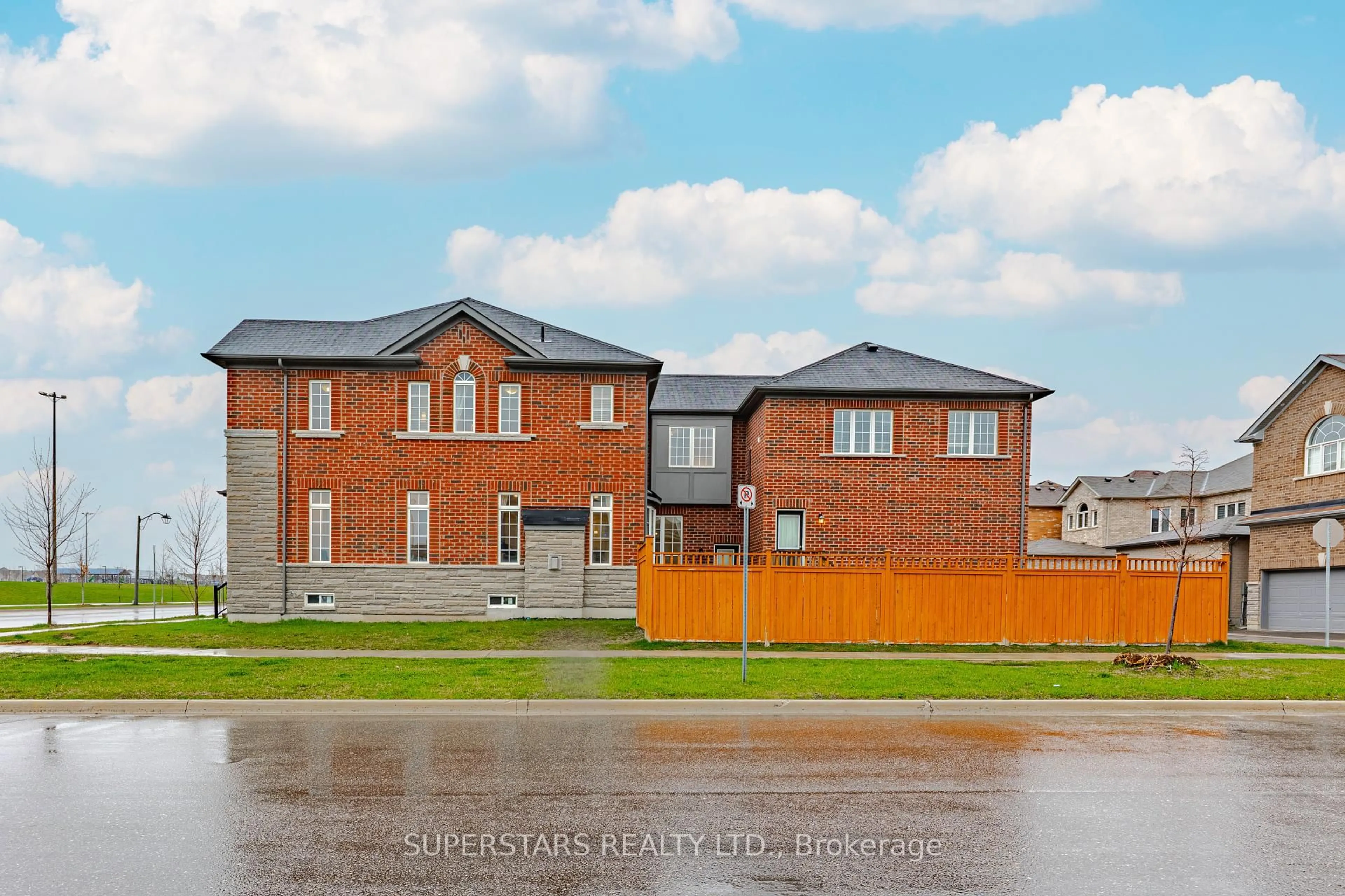 Home with brick exterior material, street for 331 William Forster Rd, Markham Ontario L6B 0R9