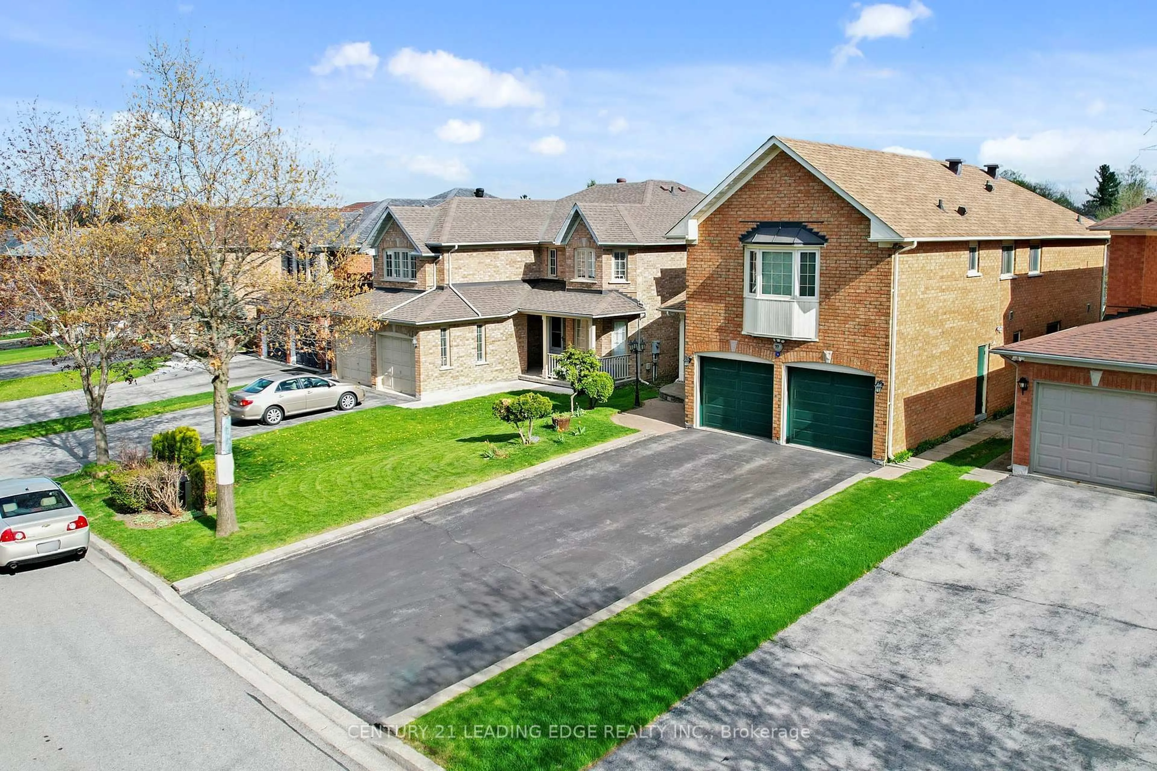 A pic from outside/outdoor area/front of a property/back of a property/a pic from drone, street for 77 Song Bird Dr, Markham Ontario L3S 3T8