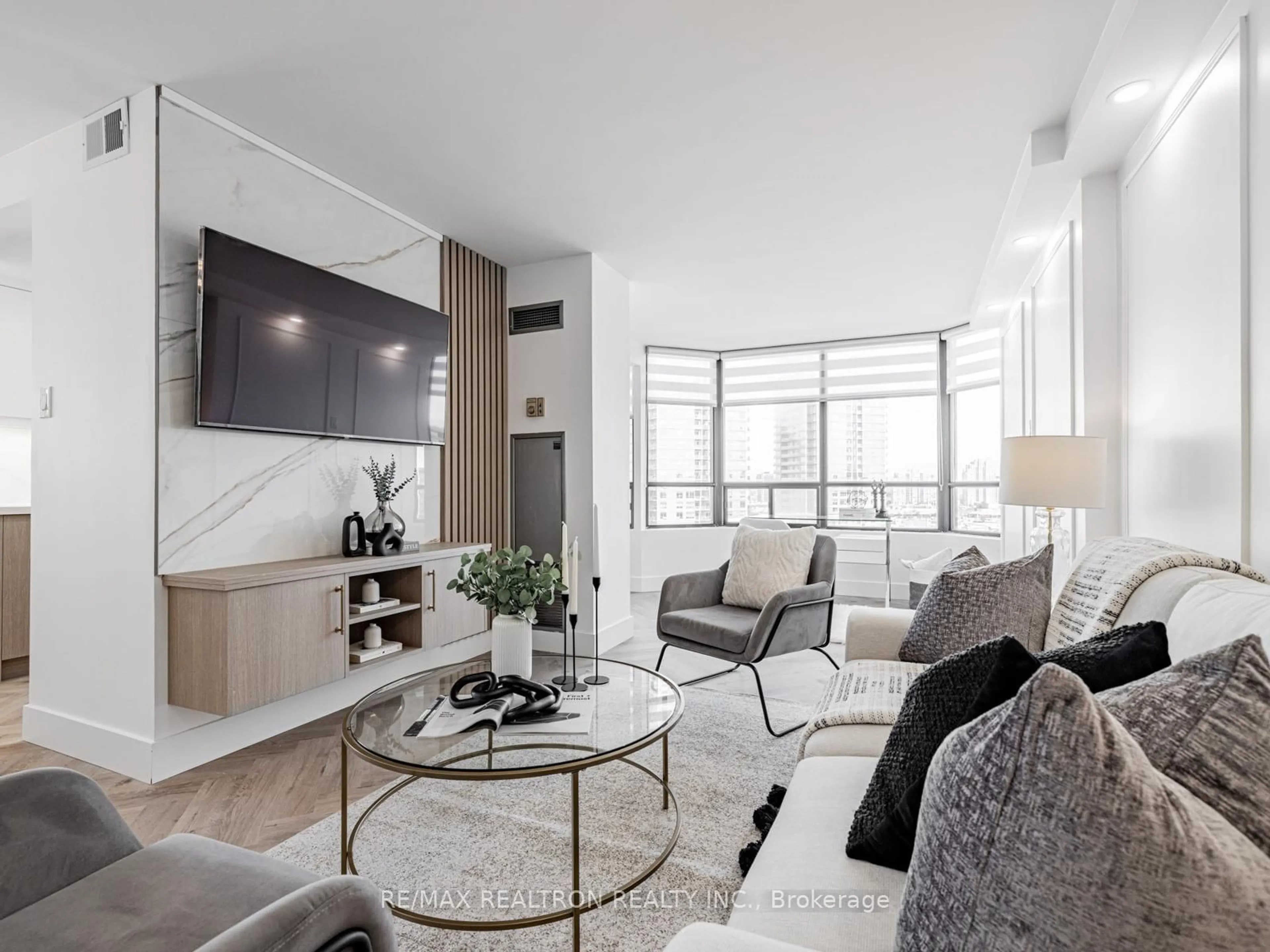 Living room with furniture, unknown for 7420 Bathurst St #1611, Vaughan Ontario L4J 6X4