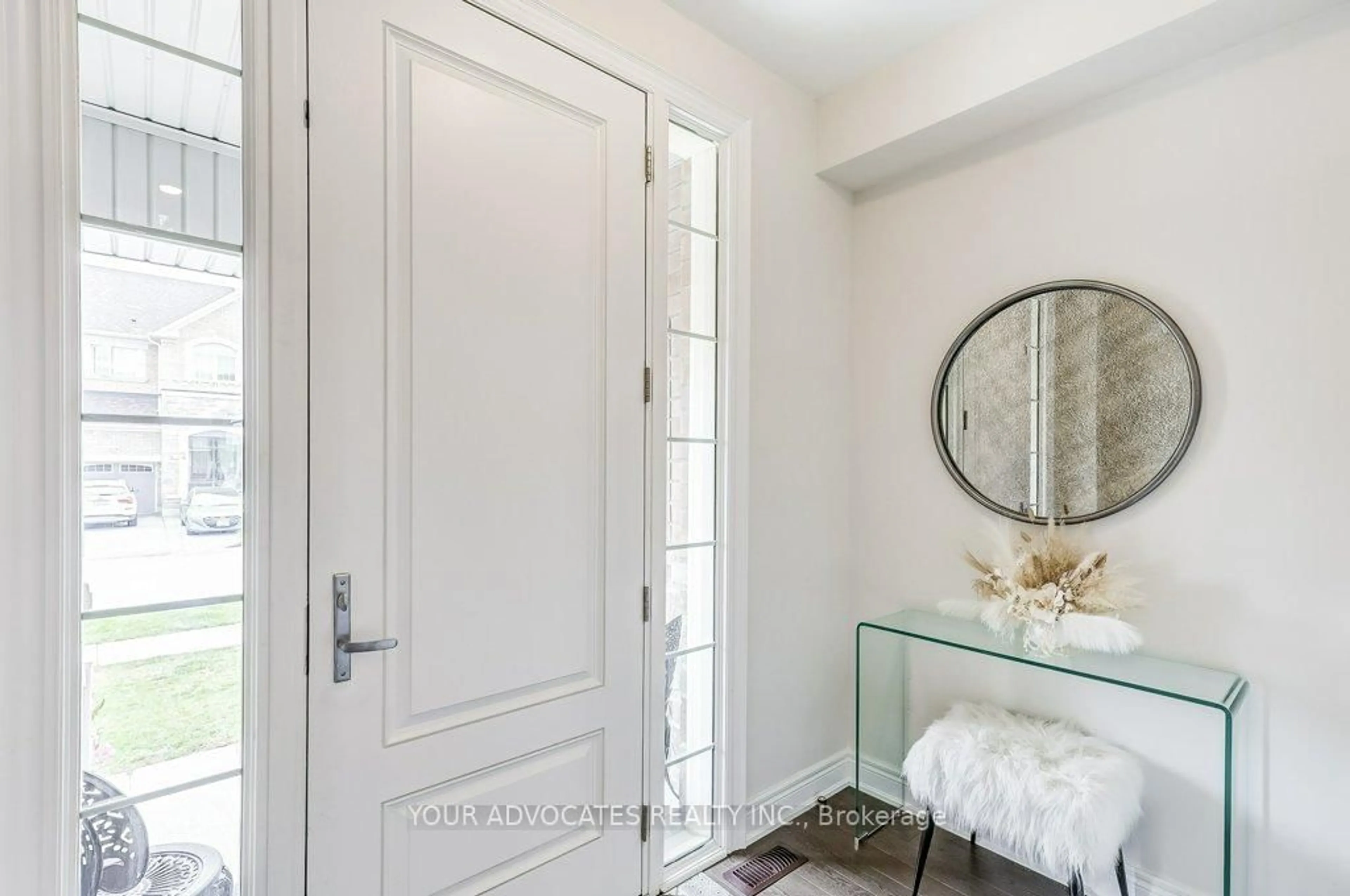 Indoor entryway for 60 Drizzel Cres, Richmond Hill Ontario L4E 1G8