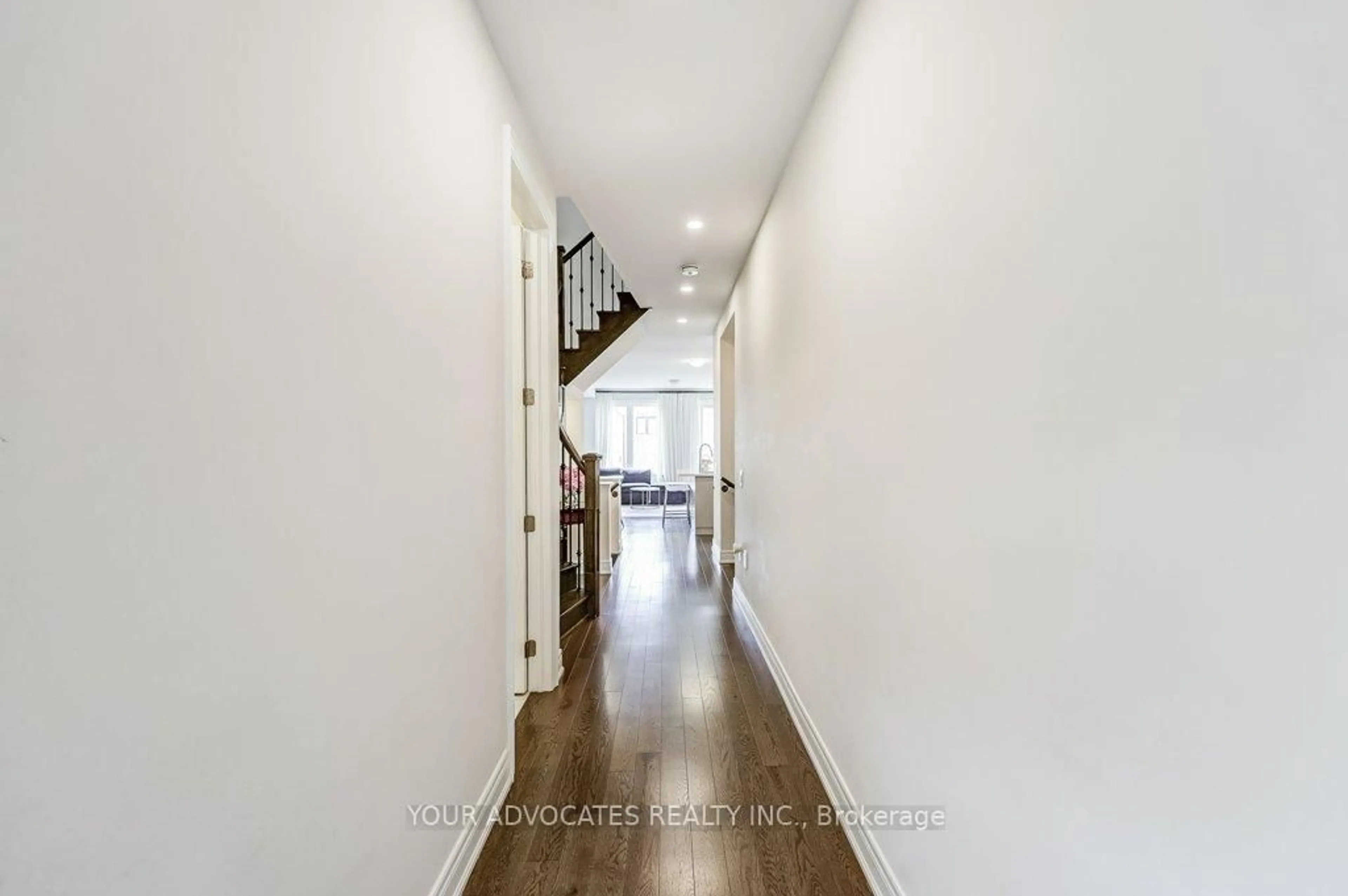 Indoor foyer for 60 Drizzel Cres, Richmond Hill Ontario L4E 1G8