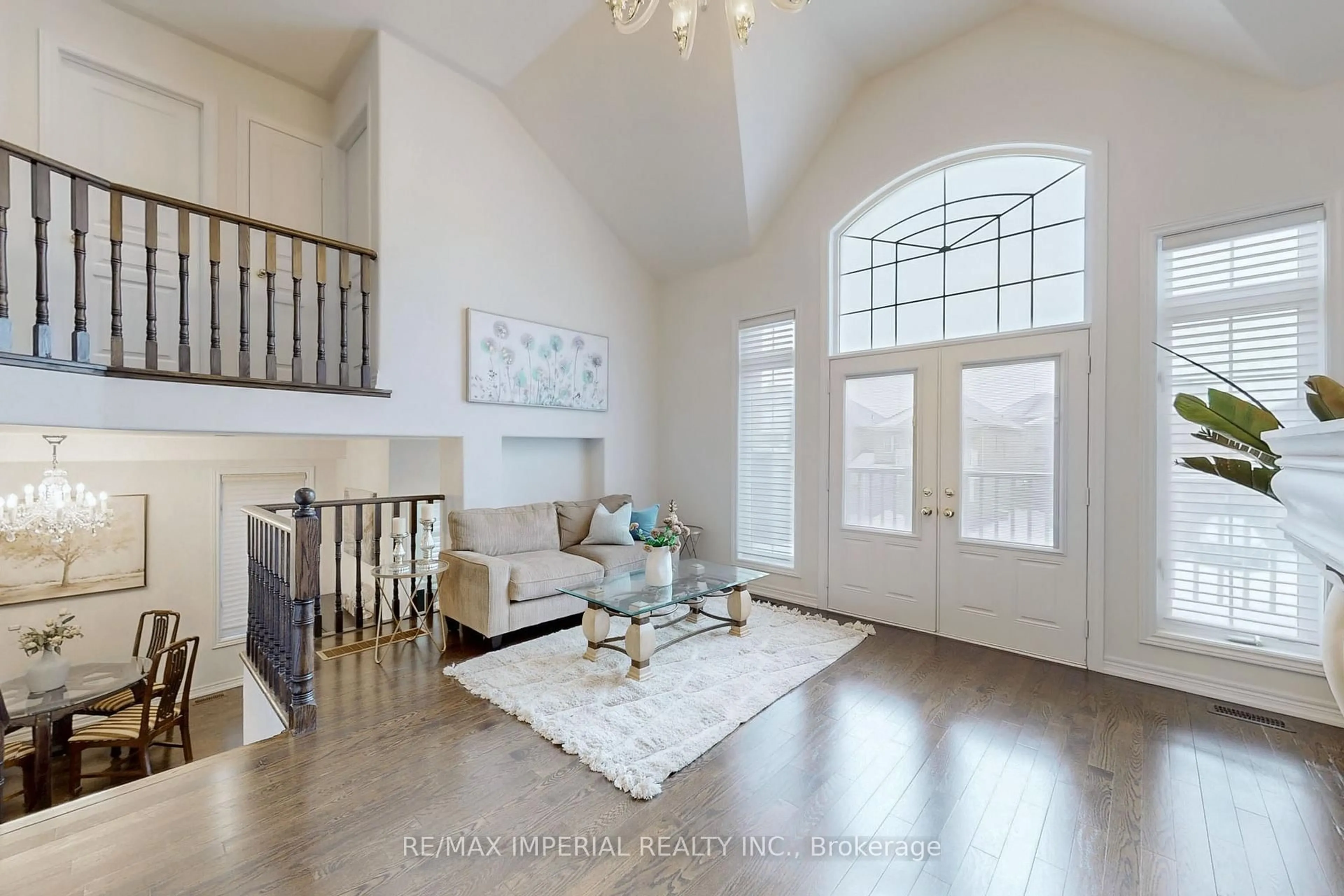 Indoor entryway for 18 Kellington Tr, Whitchurch-Stouffville Ontario L4A 1X5