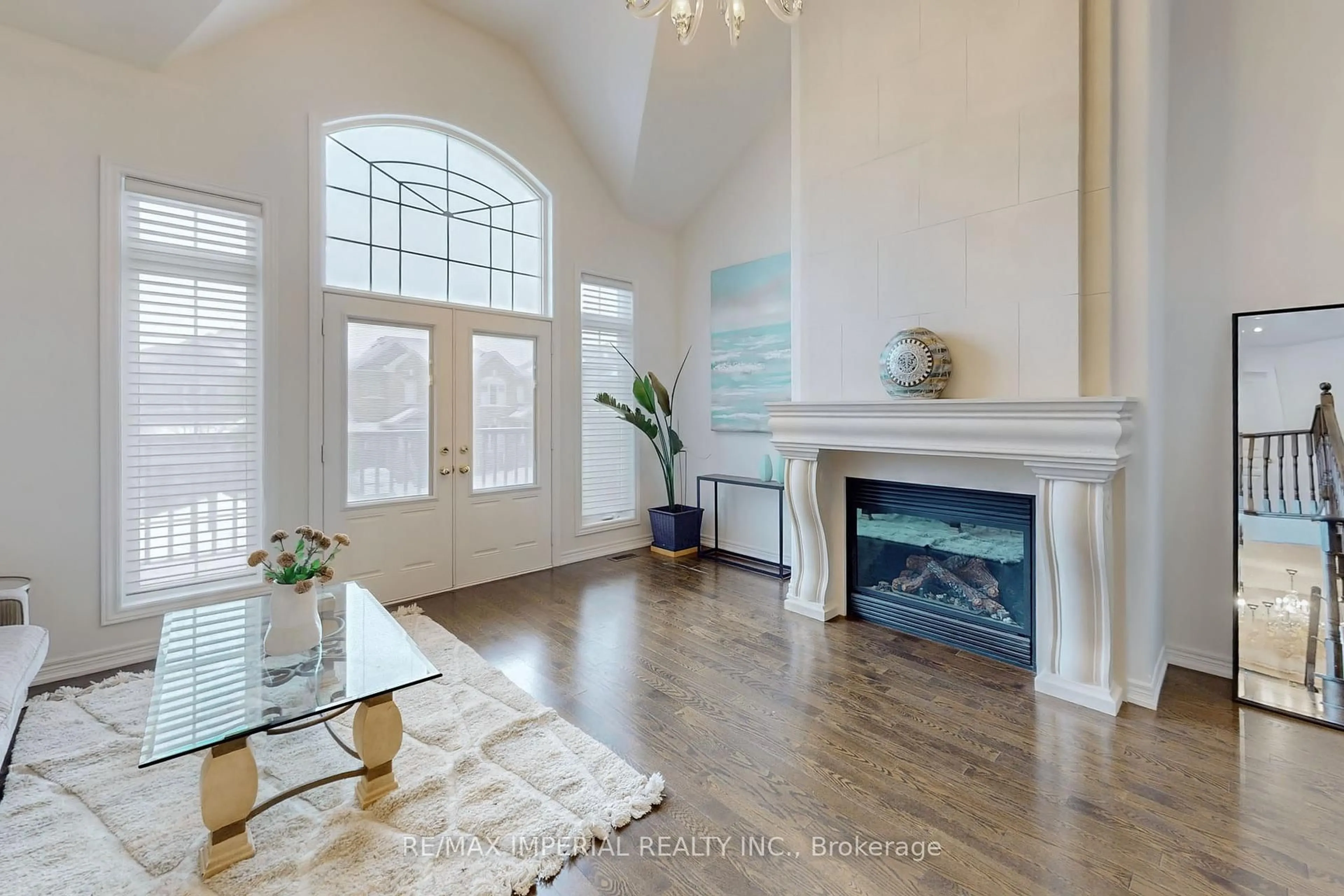 Indoor entryway for 18 Kellington Tr, Whitchurch-Stouffville Ontario L4A 1X5