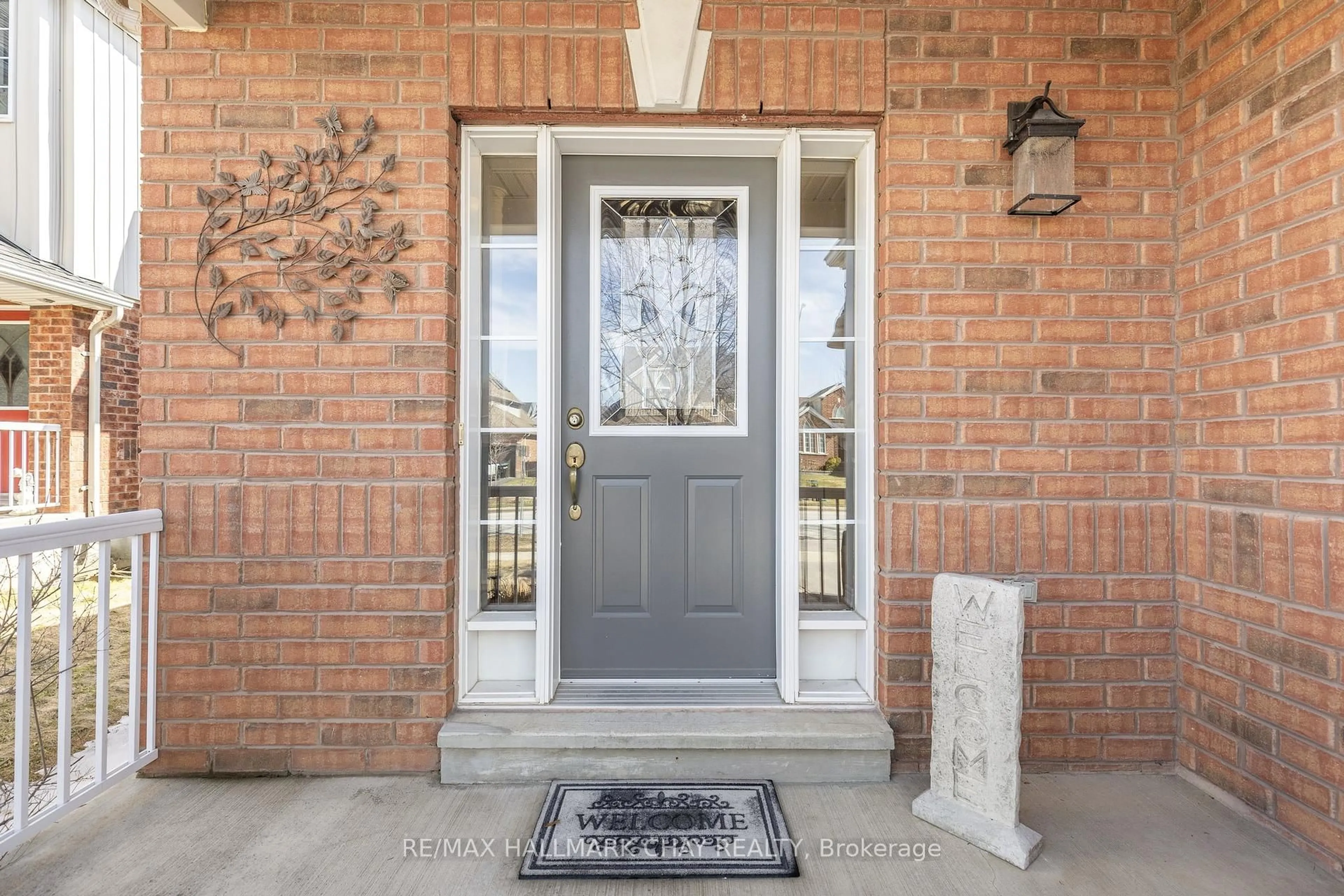 Indoor entryway for 1143 Booth Ave, Innisfil Ontario L9S 4W2