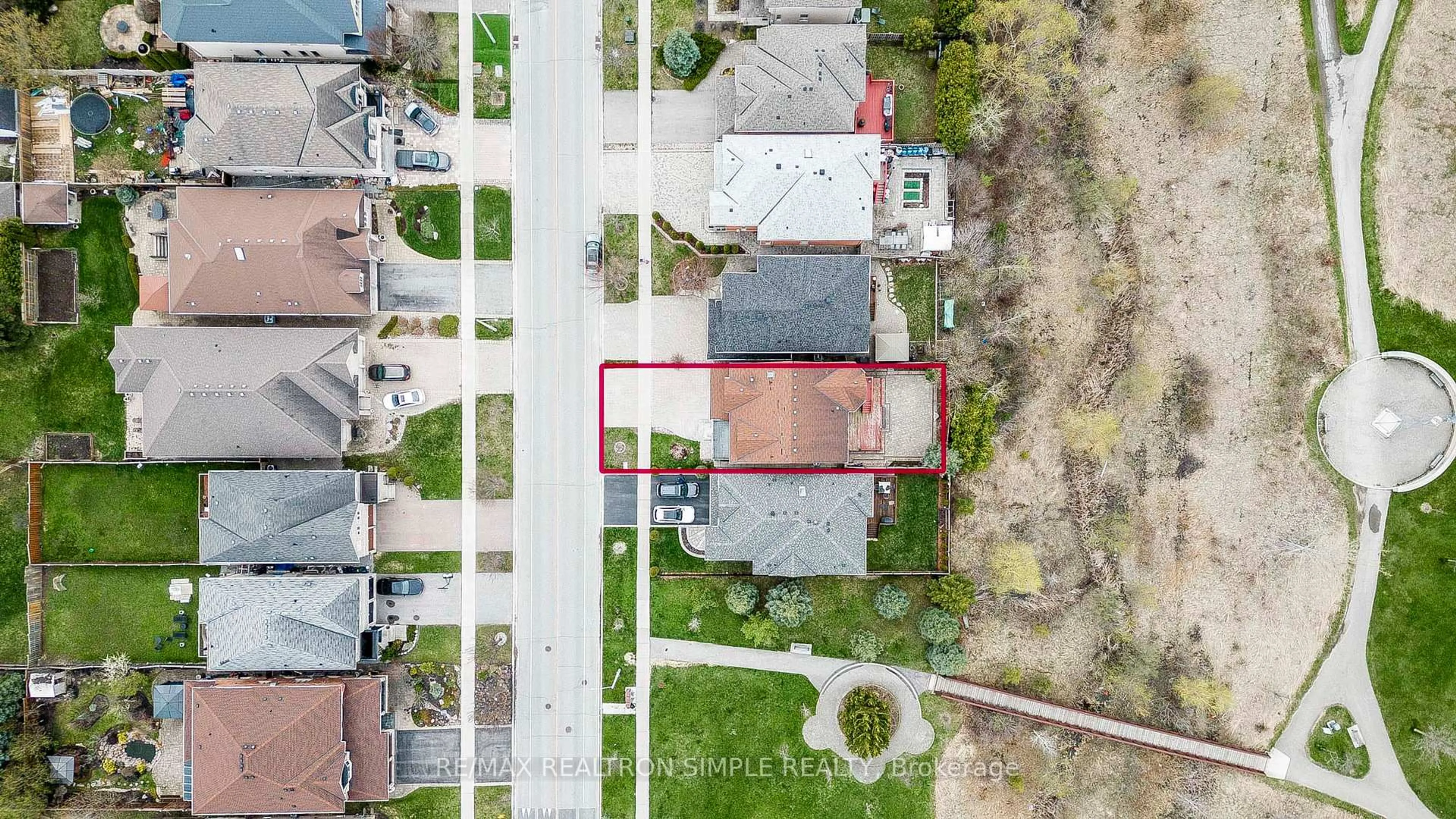 A pic from outside/outdoor area/front of a property/back of a property/a pic from drone, street for 60 Regatta Ave, Richmond Hill Ontario L4E 4R1