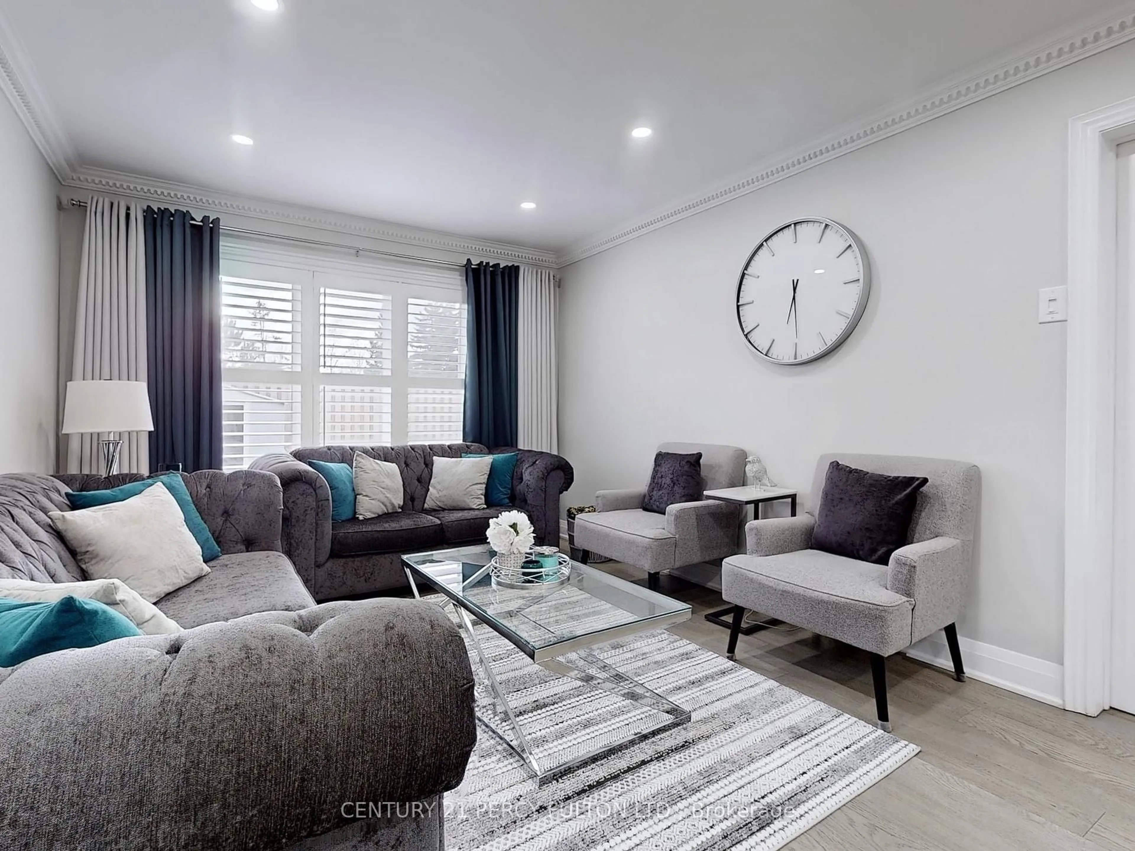 Living room with furniture, unknown for 74 Doubtfire Cres, Markham Ontario L3S 3V4