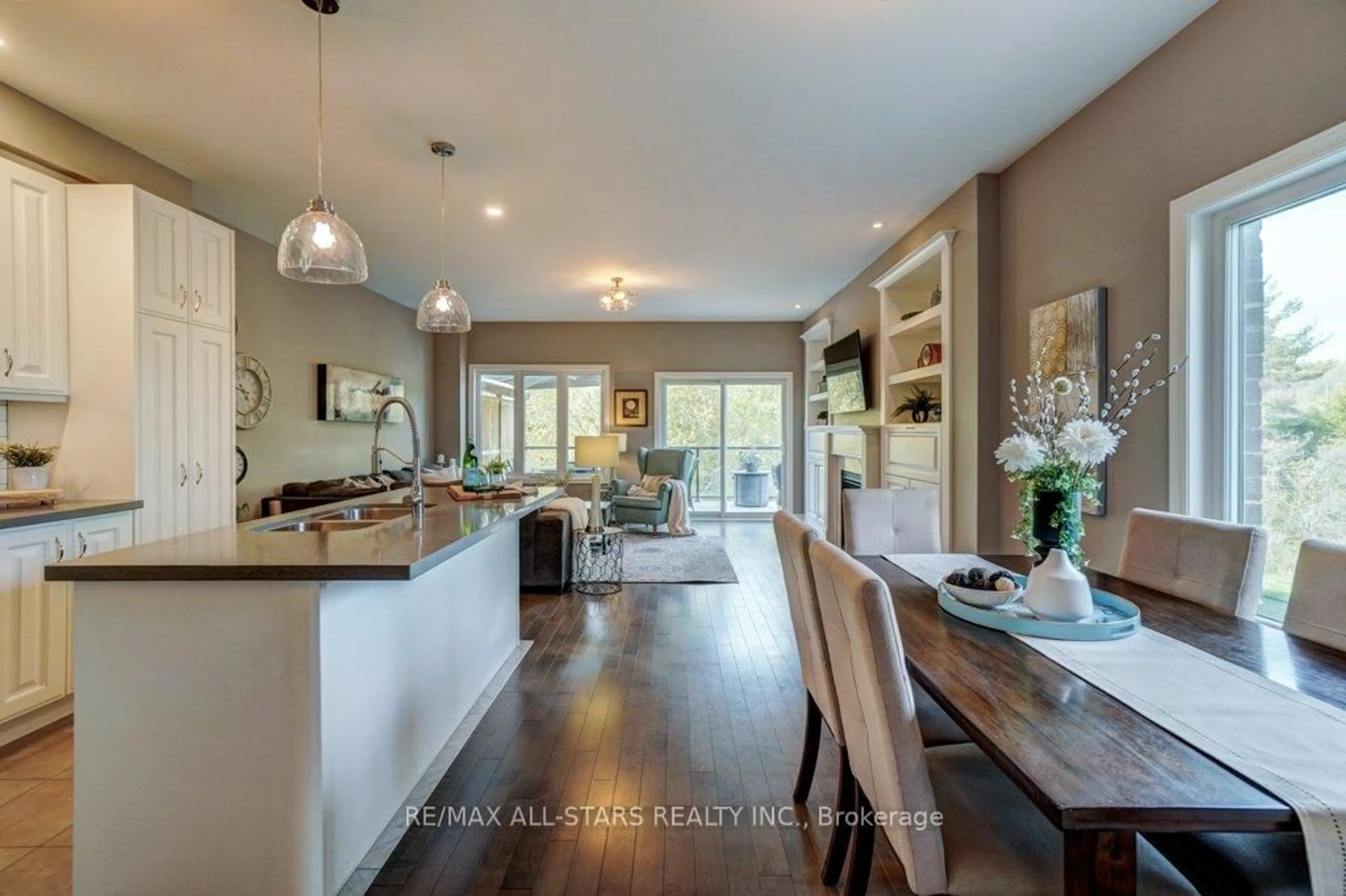 Open concept kitchen, unknown for 19 Michael Cummings Crt, Uxbridge Ontario L9P 0E6