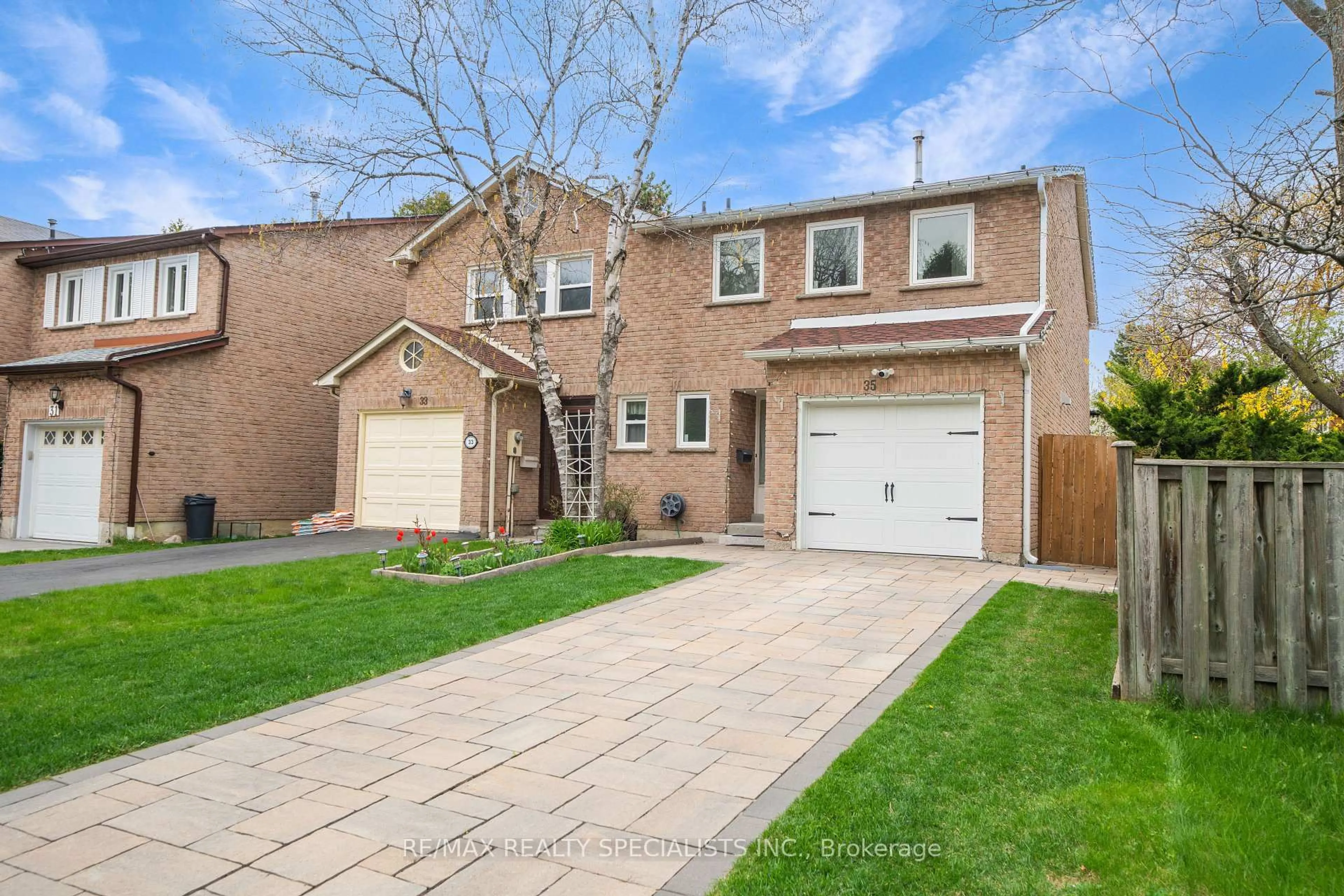 Home with brick exterior material, street for 35 COTTONWOOD Crt, Markham Ontario L3T 5W9
