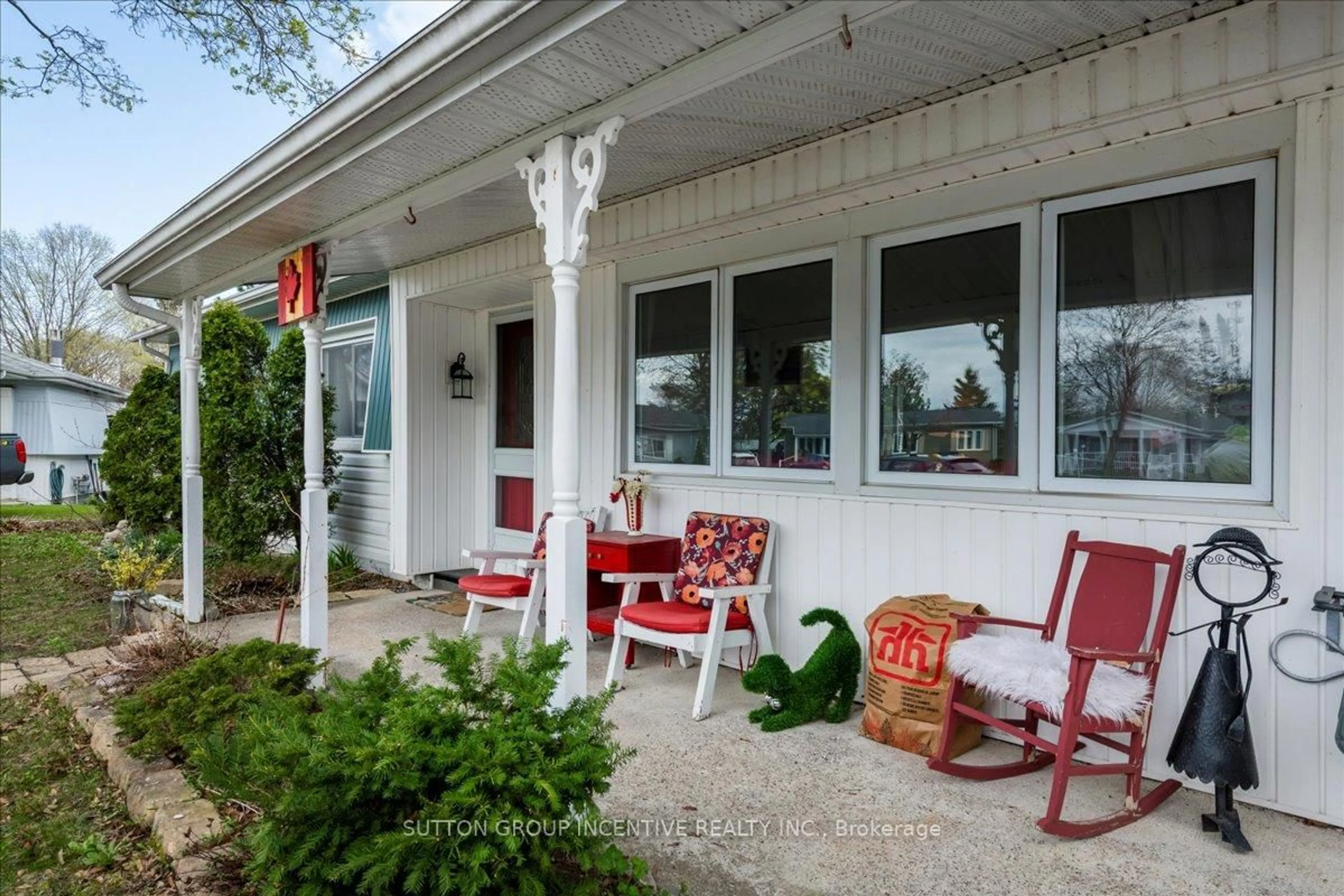 Patio, unknown for 3 Yew Crt, Innisfil Ontario L9S 1M9