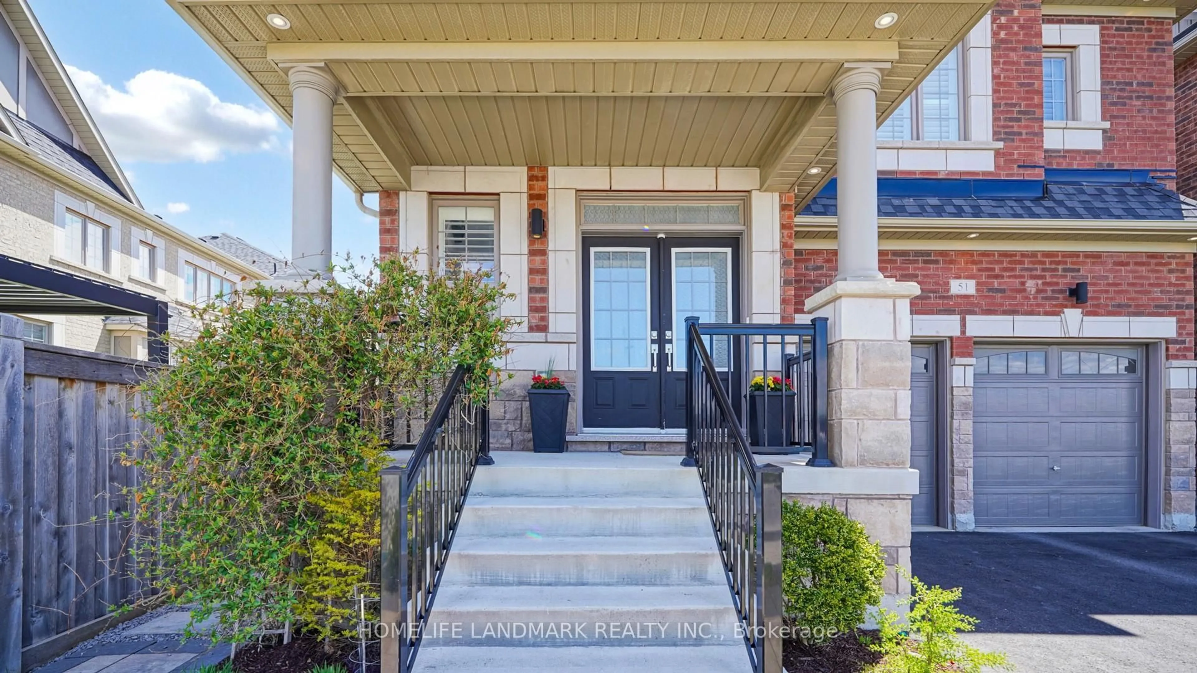 Indoor entryway for 51 Crimson King Way, East Gwillimbury Ontario L9N 0V1