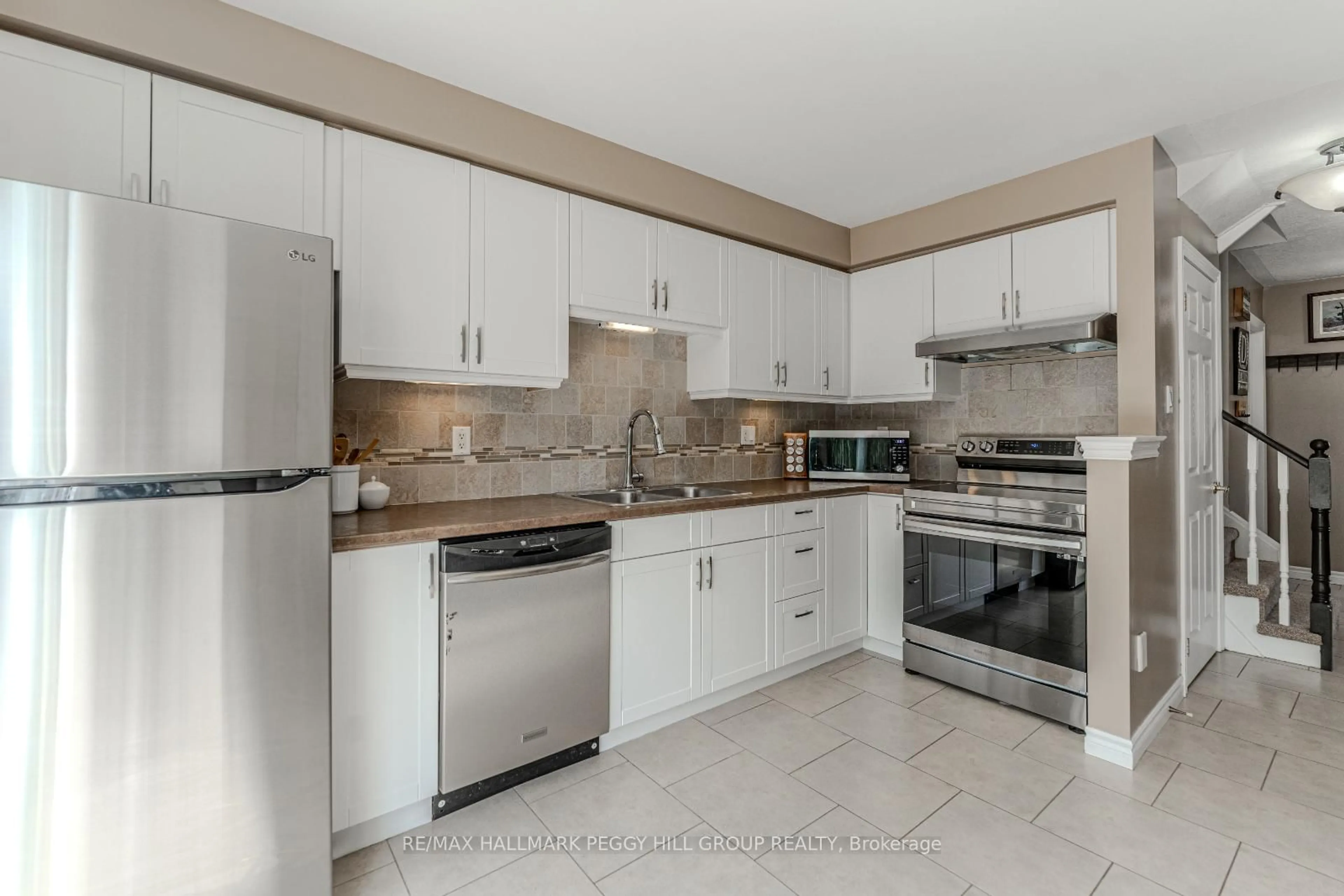 Standard kitchen, ceramic/tile floor for 8 Corrie Cres, Essa Ontario L3W 0K3