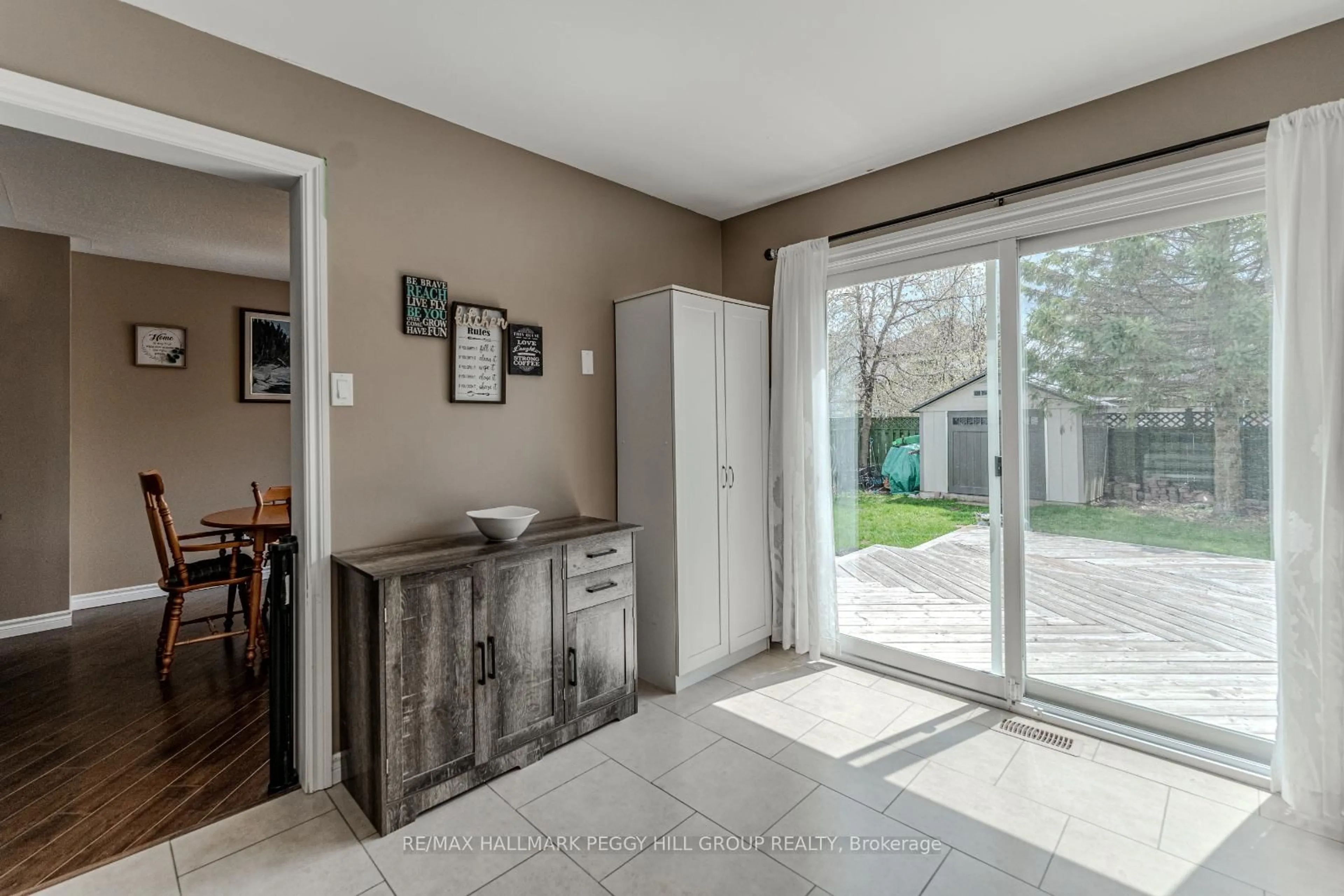 Indoor entryway for 8 Corrie Cres, Essa Ontario L3W 0K3