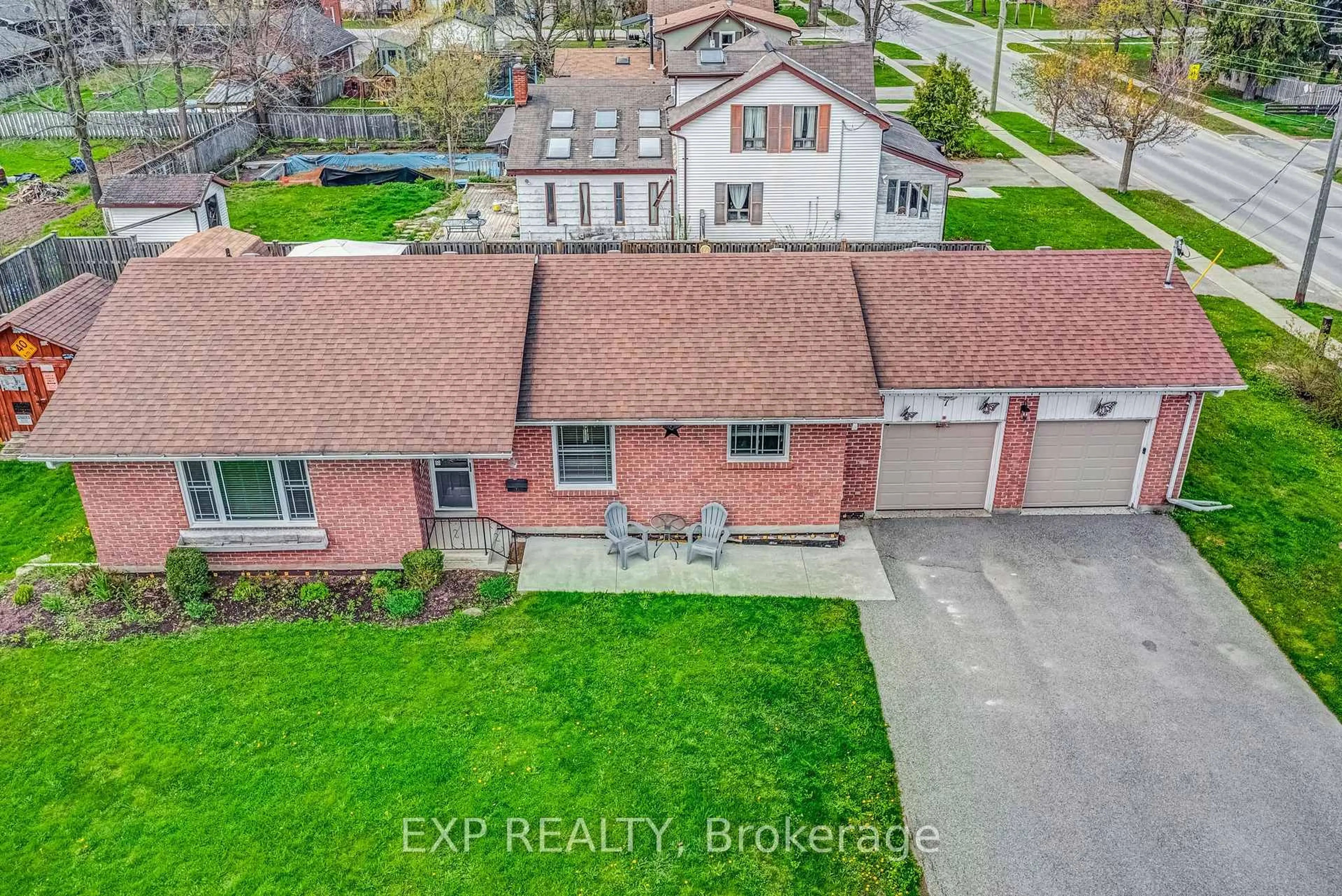 A pic from outside/outdoor area/front of a property/back of a property/a pic from drone, street for 7 Queen St, Brock Ontario L0E 1E0