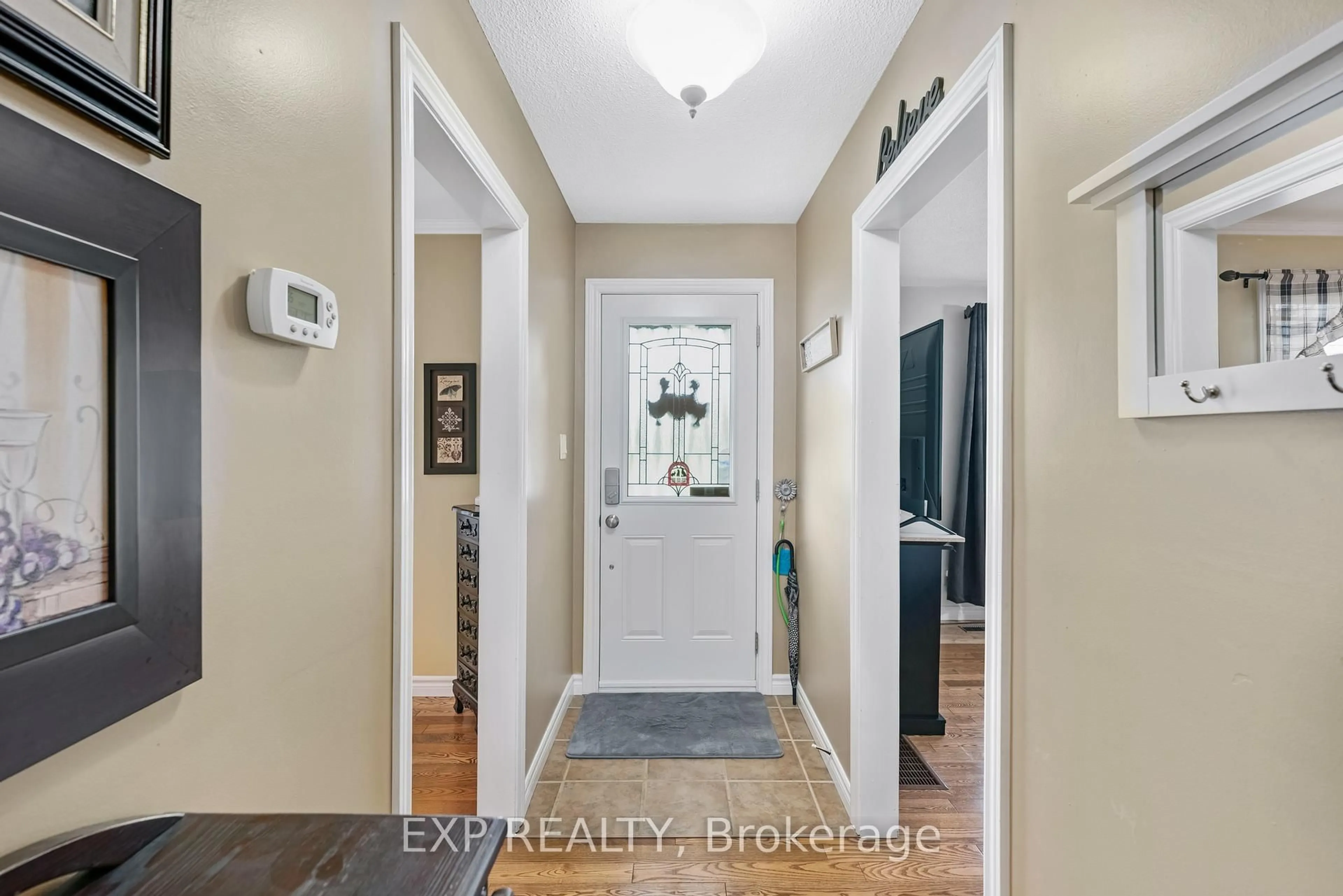 Indoor entryway for 7 Queen St, Brock Ontario L0E 1E0