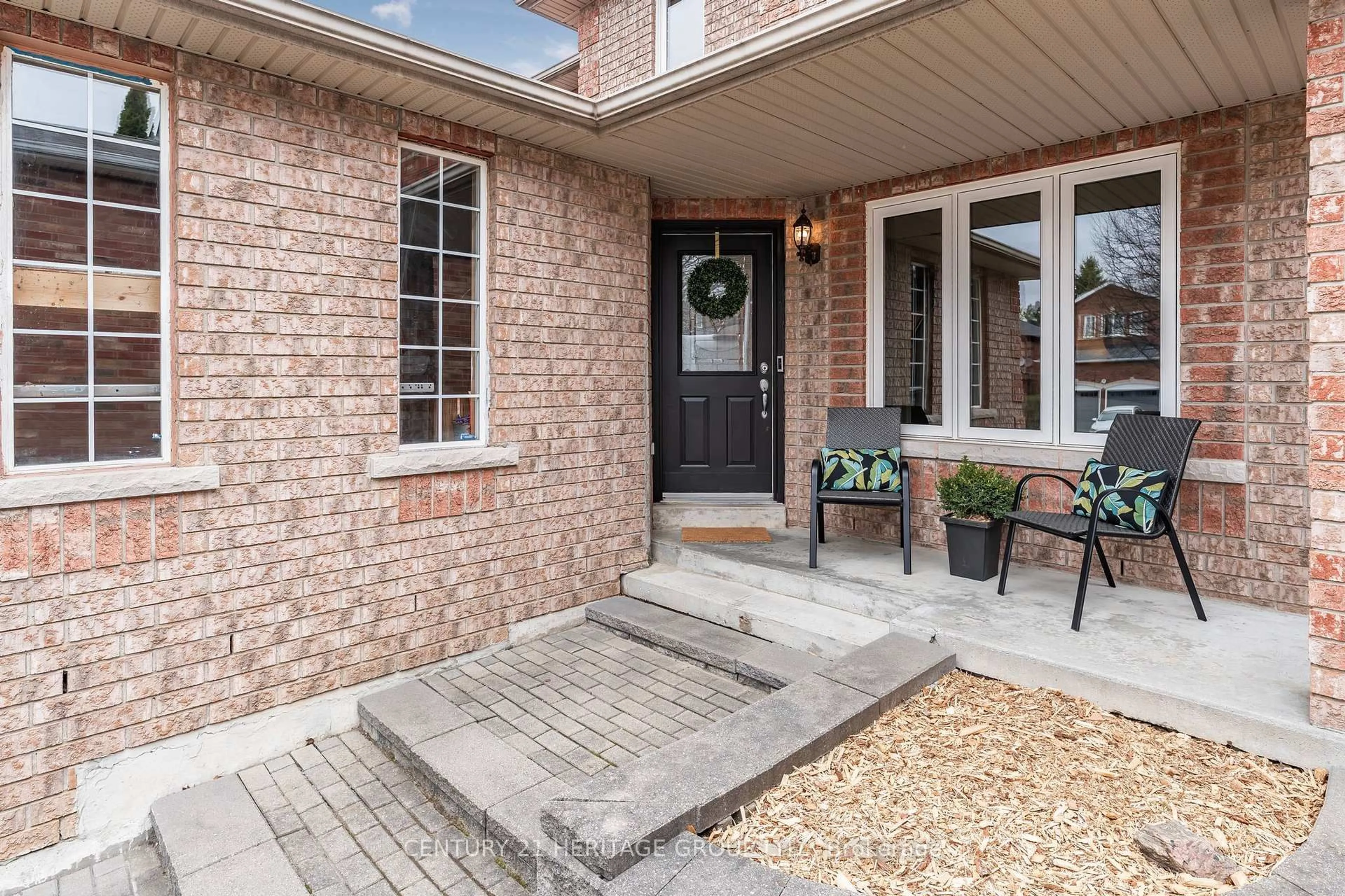 Home with brick exterior material, street for 29 Prince Dr, Bradford West Gwillimbury Ontario L3Z 3B7