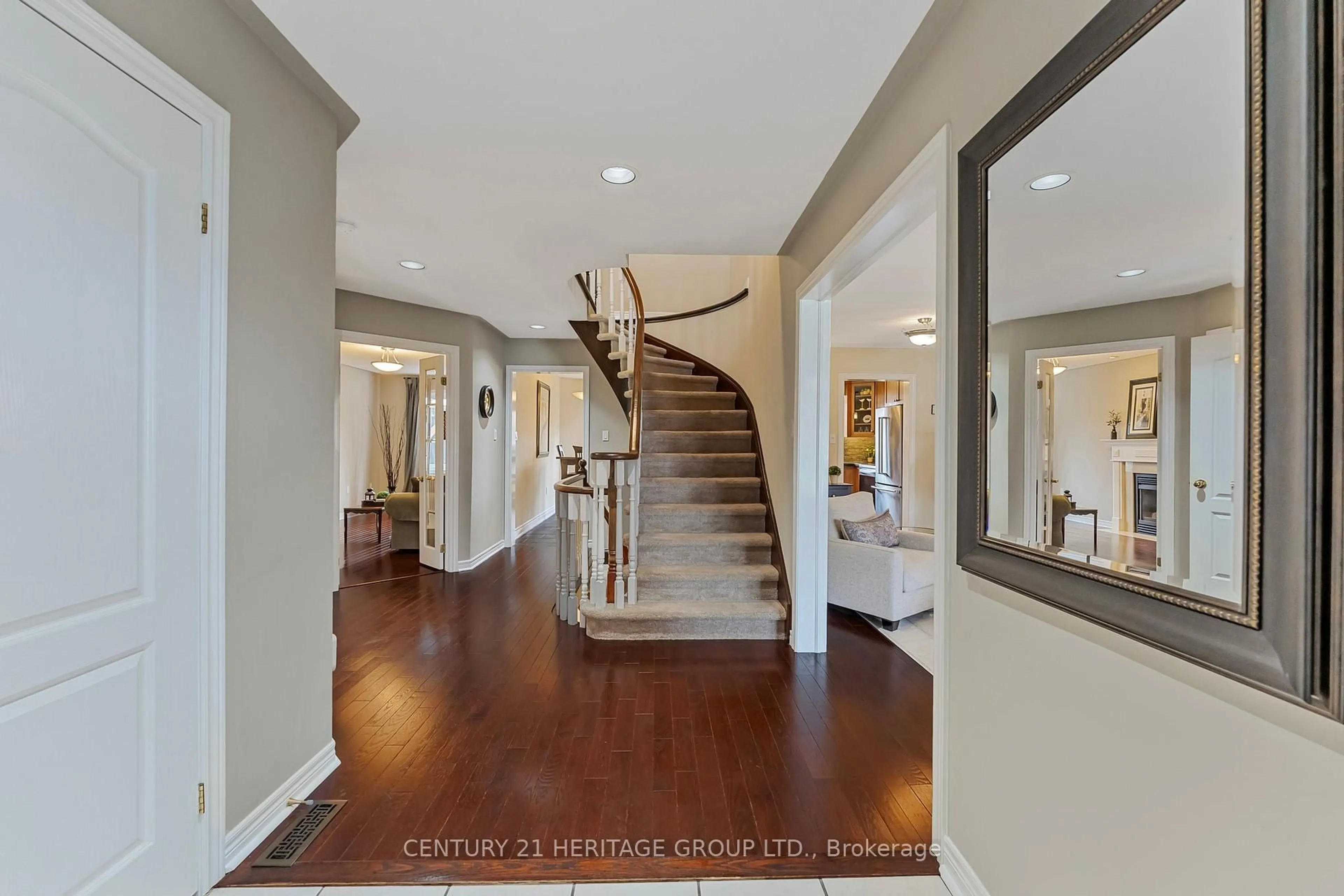 Indoor foyer for 29 Prince Dr, Bradford West Gwillimbury Ontario L3Z 3B7