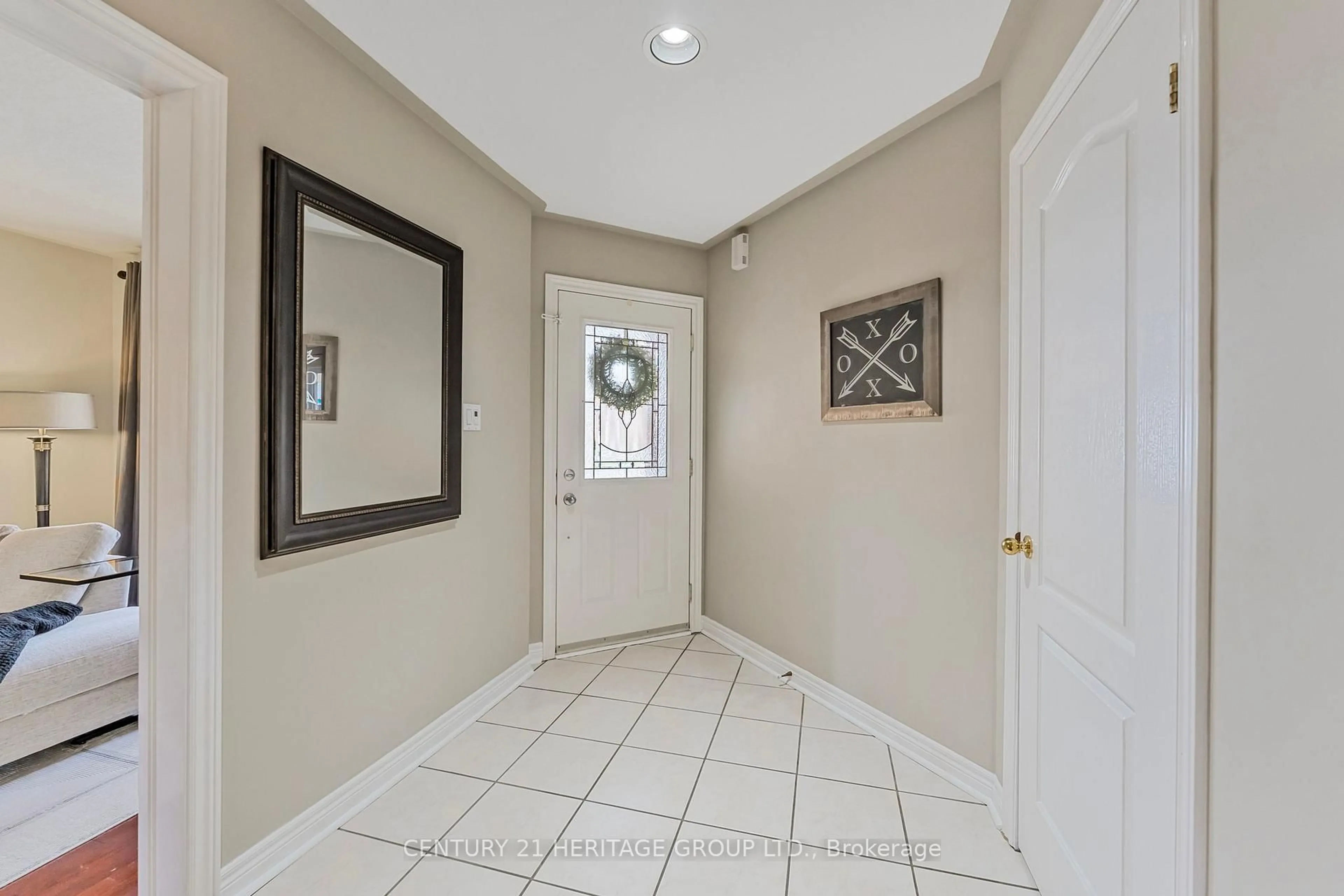 Indoor entryway for 29 Prince Dr, Bradford West Gwillimbury Ontario L3Z 3B7