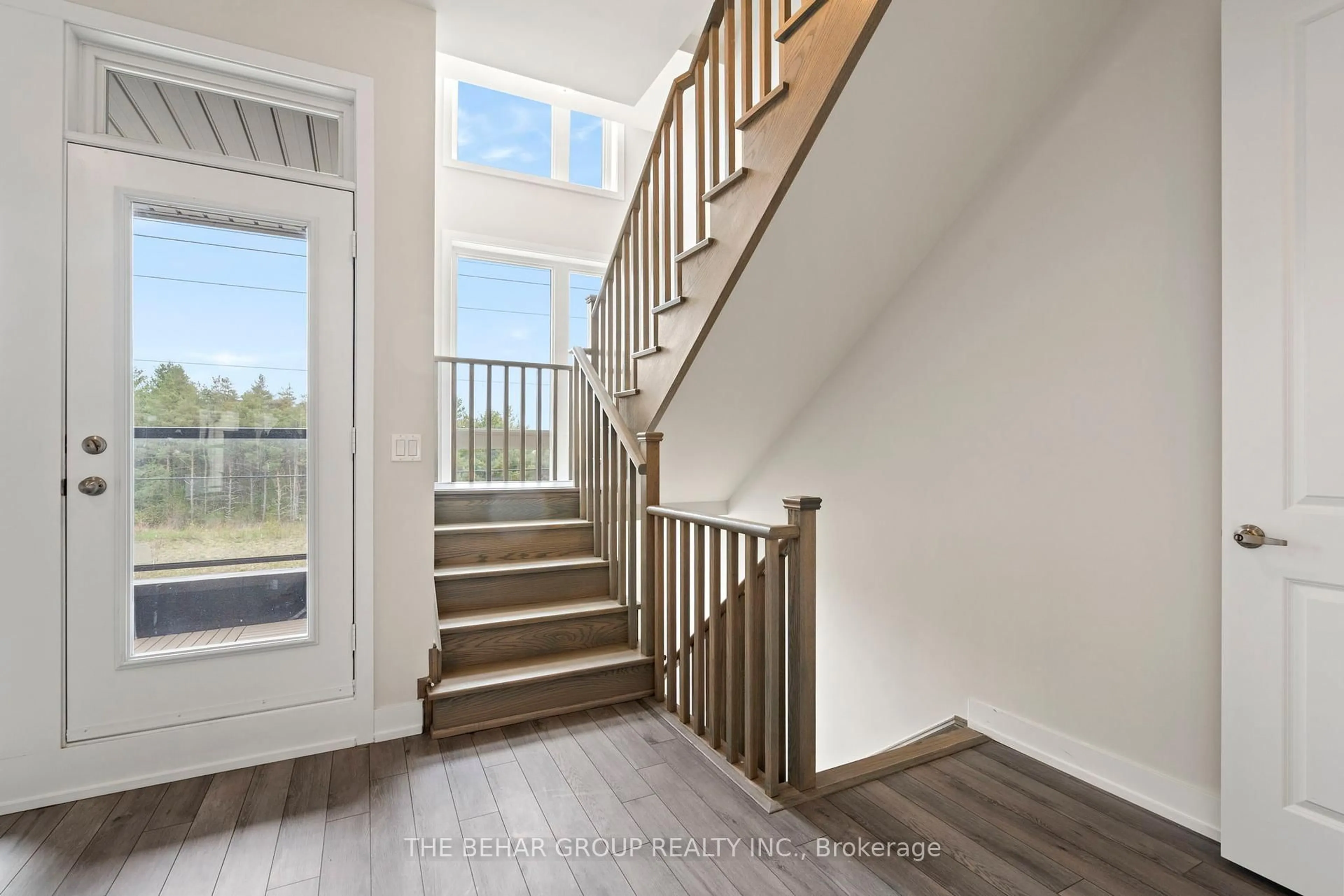 Indoor entryway for 33 Credit Lane, Richmond Hill Ontario L4E 1G9