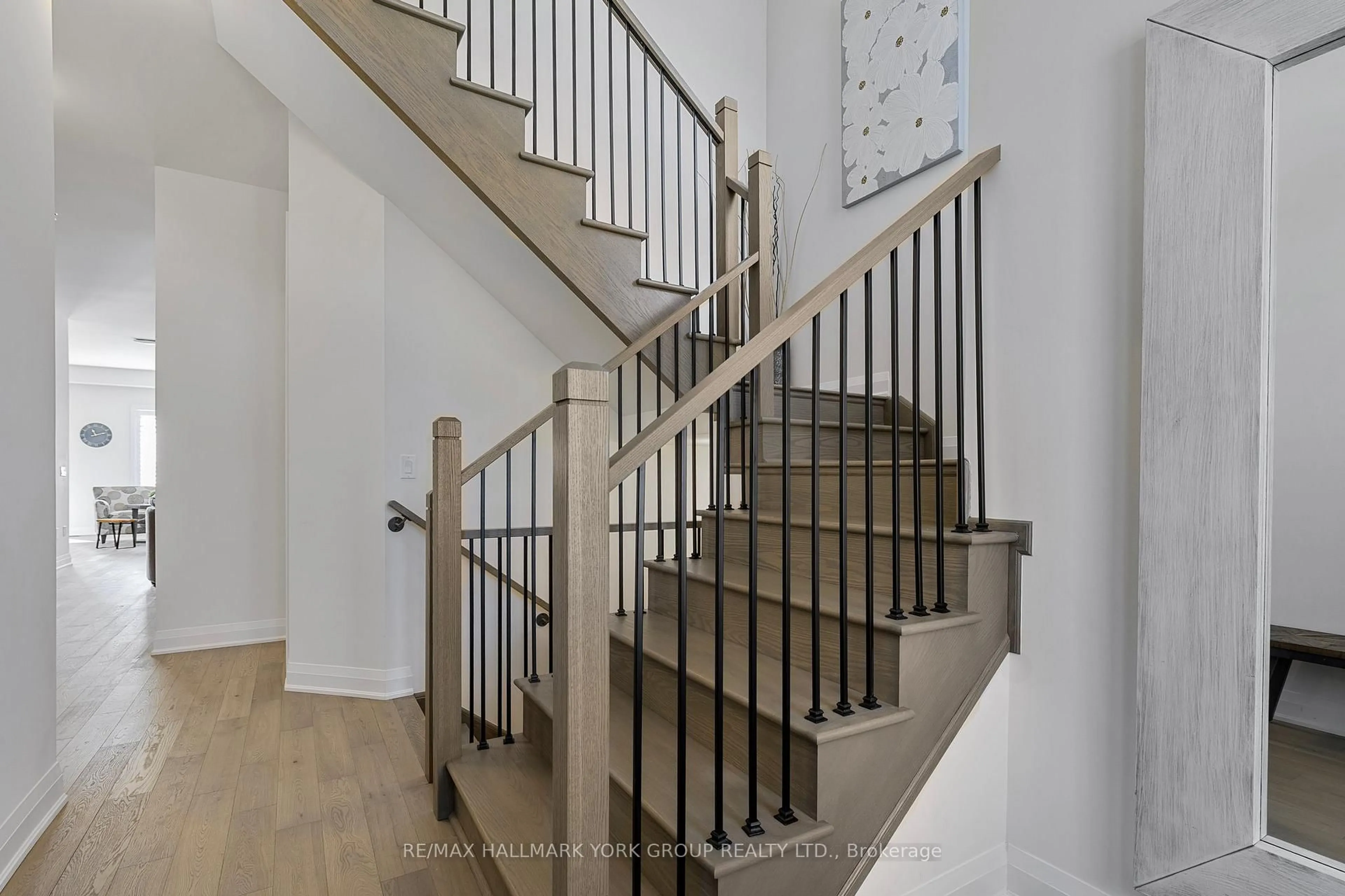 Stairs for 1393 Blackmore St, Innisfil Ontario L9S 0P3