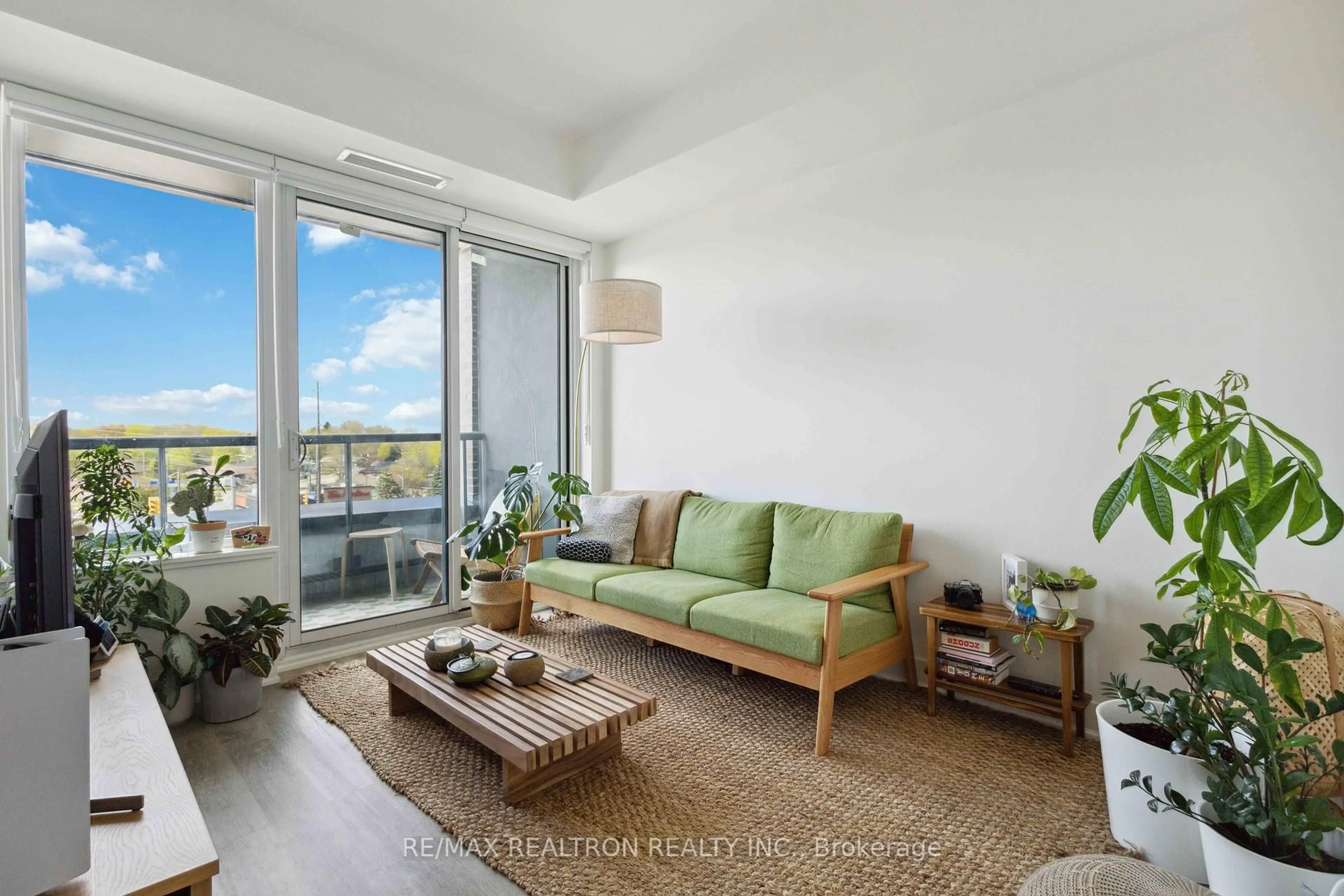 Living room with furniture, wood/laminate floor for 185 Deerfield Rd #315, Newmarket Ontario L3Y 0G7